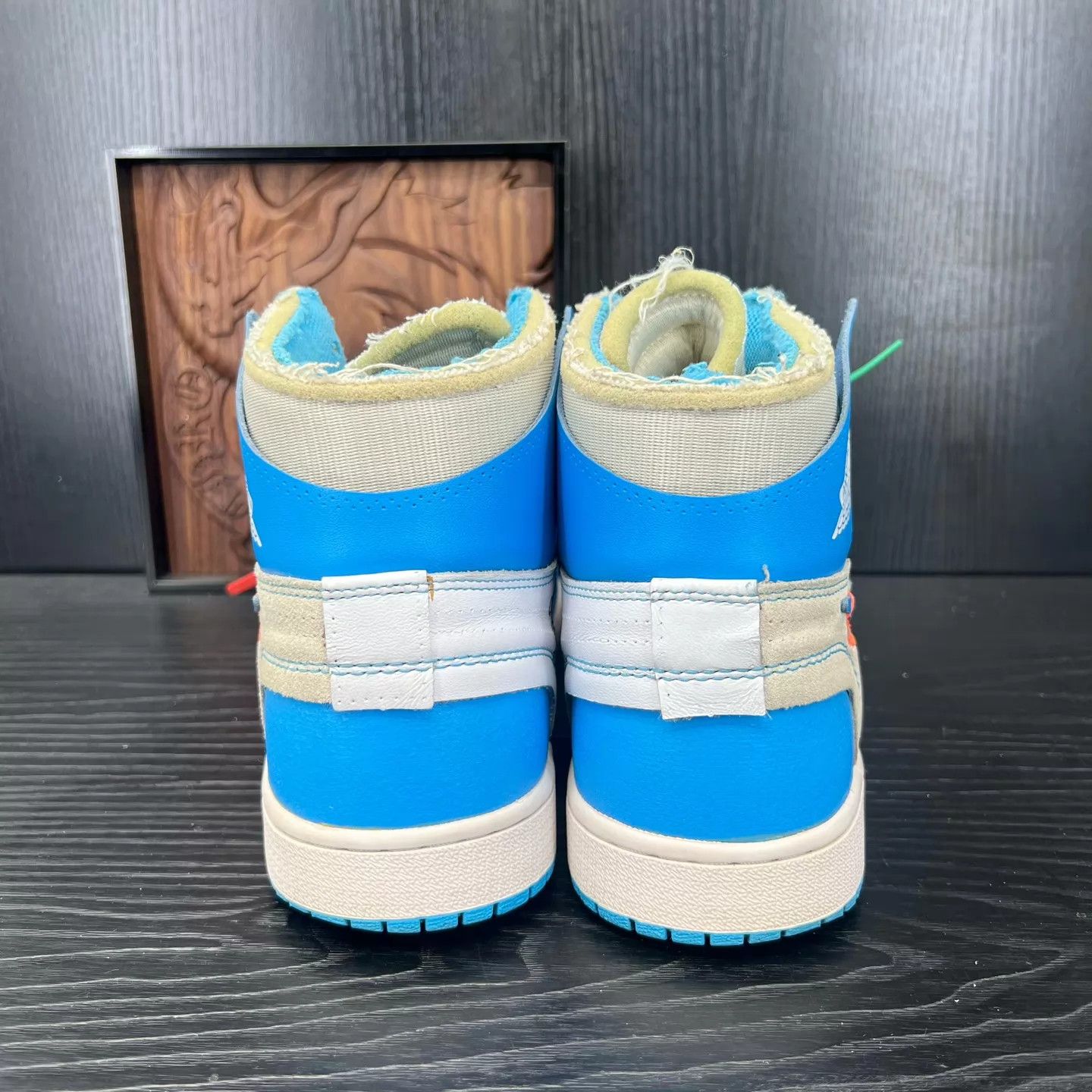 Chanel OW x Air Jordan 1 University Blue 44.5 Near Mint Size US 10.5 / EU 43-44 - 5 Thumbnail