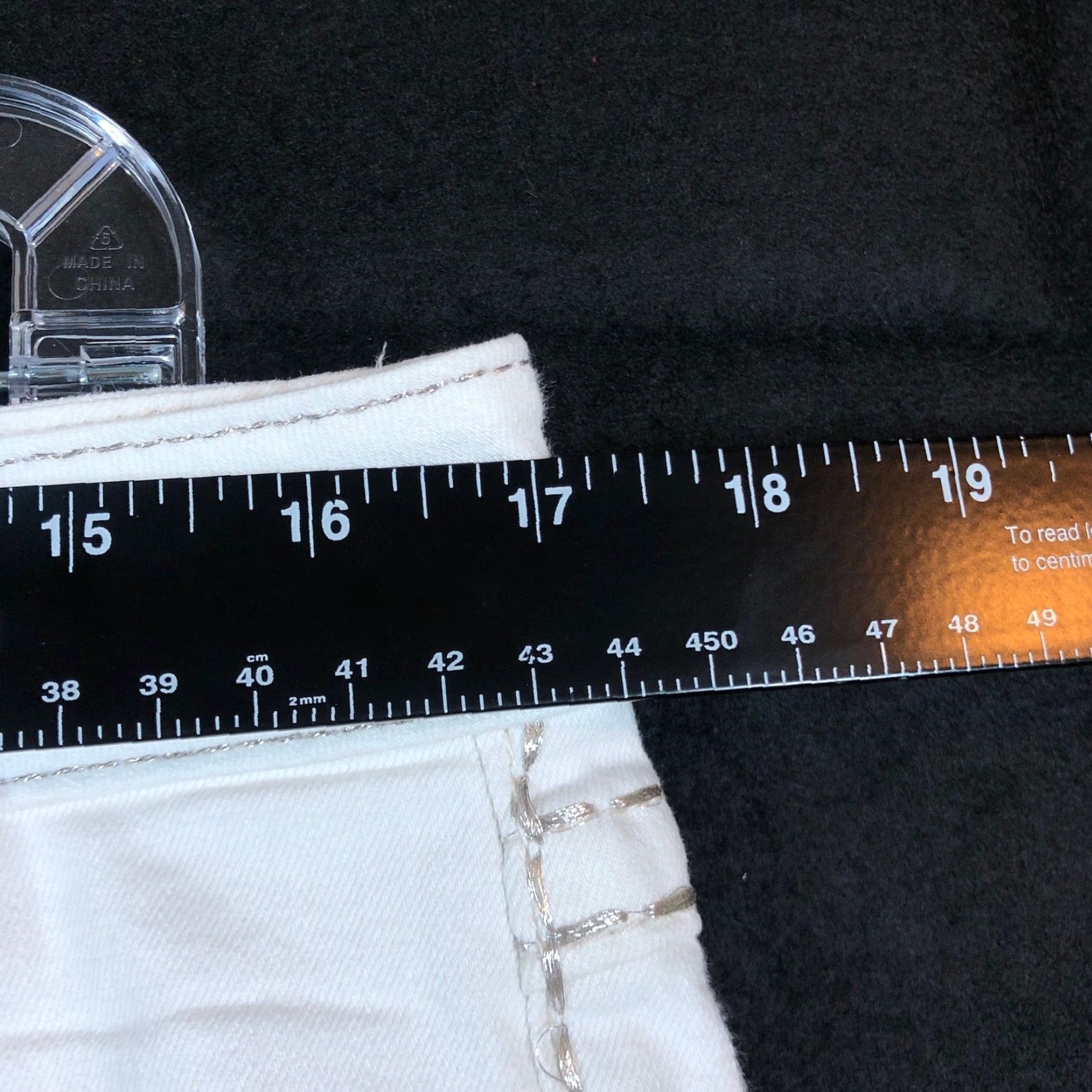 Miss Me Miss Me Jeans White Denim Mid Rise Signature Boot Capri 31 Plus Tall Regular Stretch 5-Pocket Denim Jeans Womens Size 24" / US 00 / IT 34 - 7 Thumbnail
