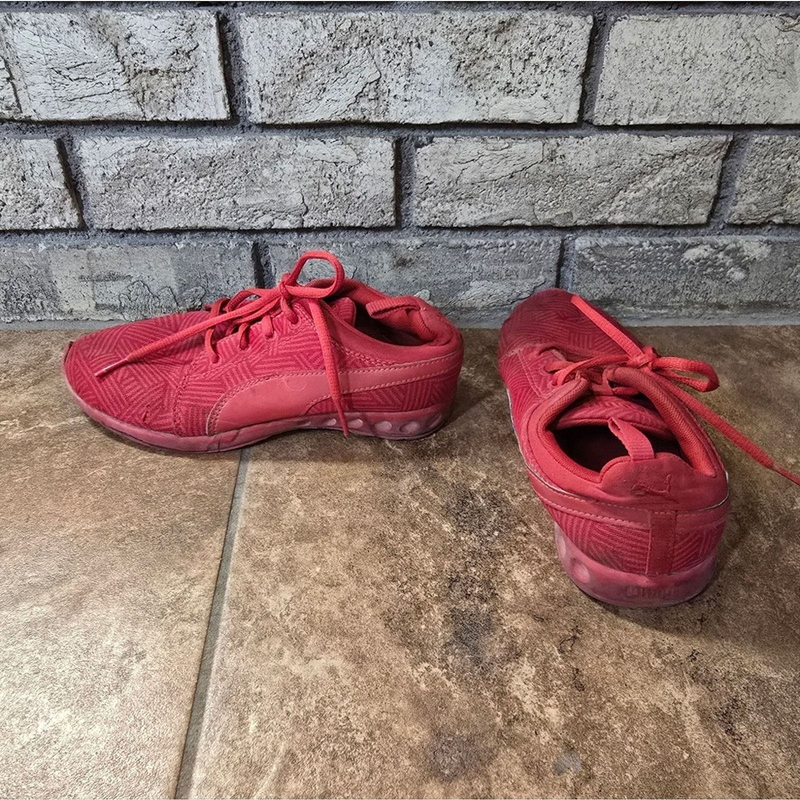 Puma Red Athletic | PUMA | Low Top Sneaks Size US 5 / EU 37 - 1 Thumbnail