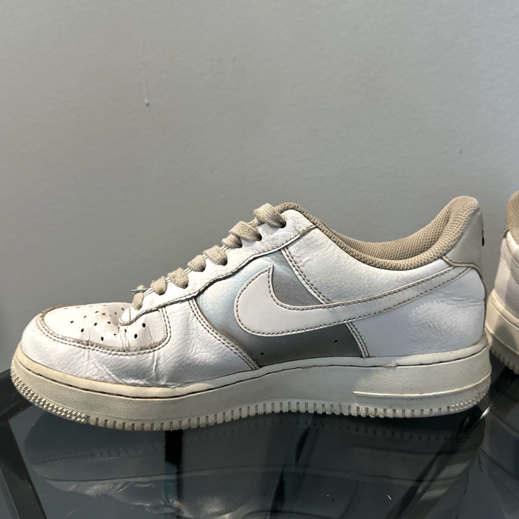 Nike Nike Air Force 1 Women's Sneaker DD8959-104 White Size 10 Silver Metallic White 07 '07 DD8959-104 Size US 10 / IT 40 - 5 Thumbnail