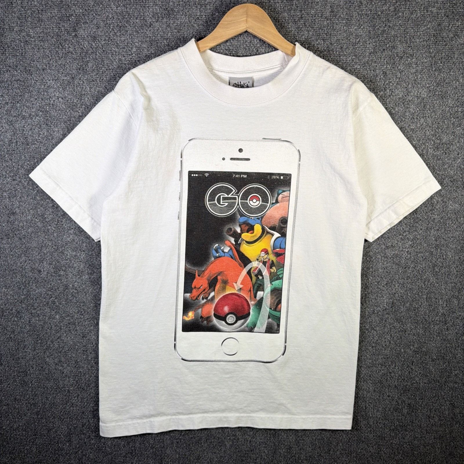 Pokemon Pokemon Go Shirt Mens Medium White Charizard Phone Cartoon Size US M / EU 48-50 / 2 - 1 Thumbnail