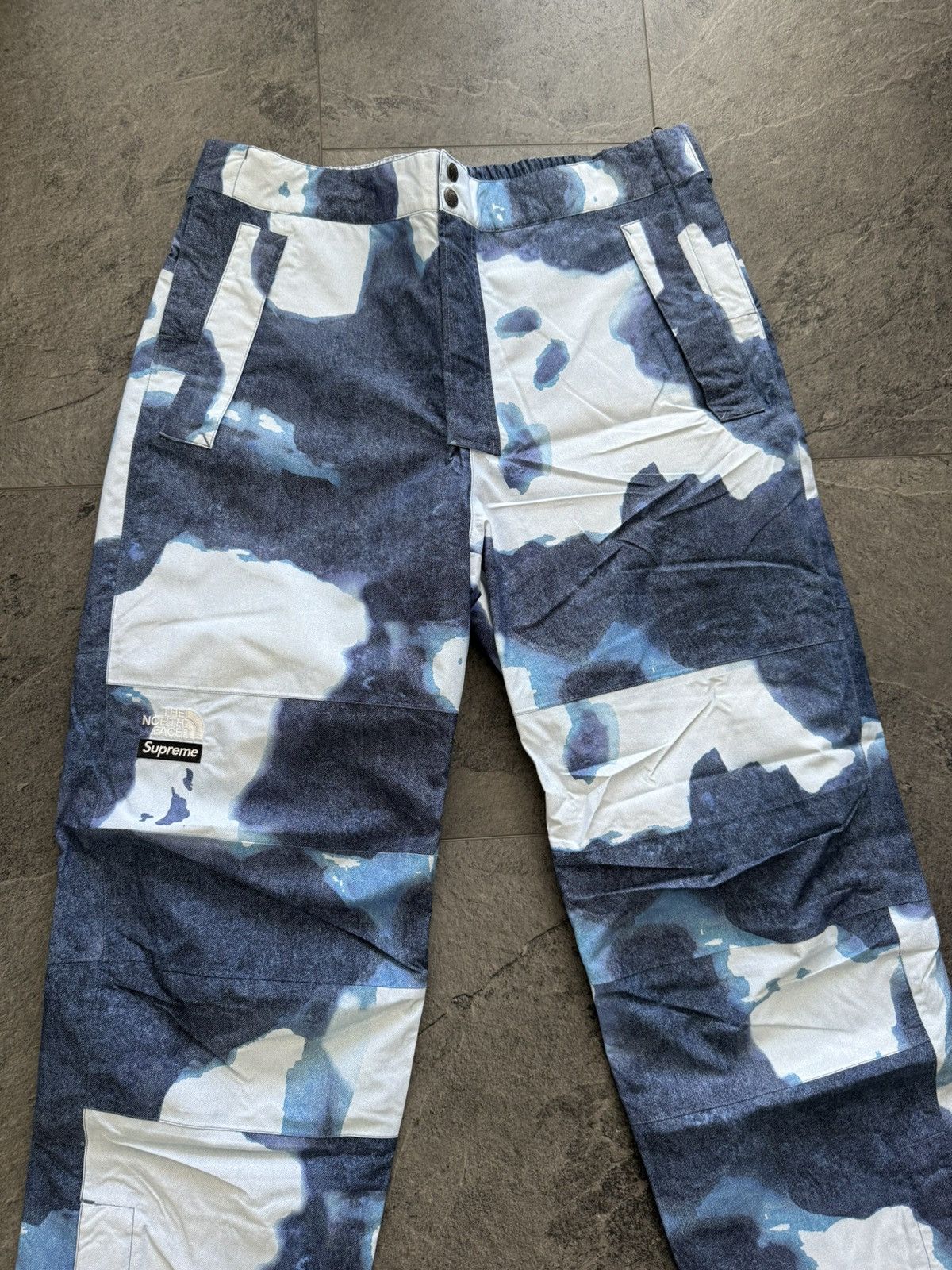Supreme × The North Face Supreme x The North Face Bleached Denim Print Mountain Pant Size US 32 / EU 48 - 2 Thumbnail
