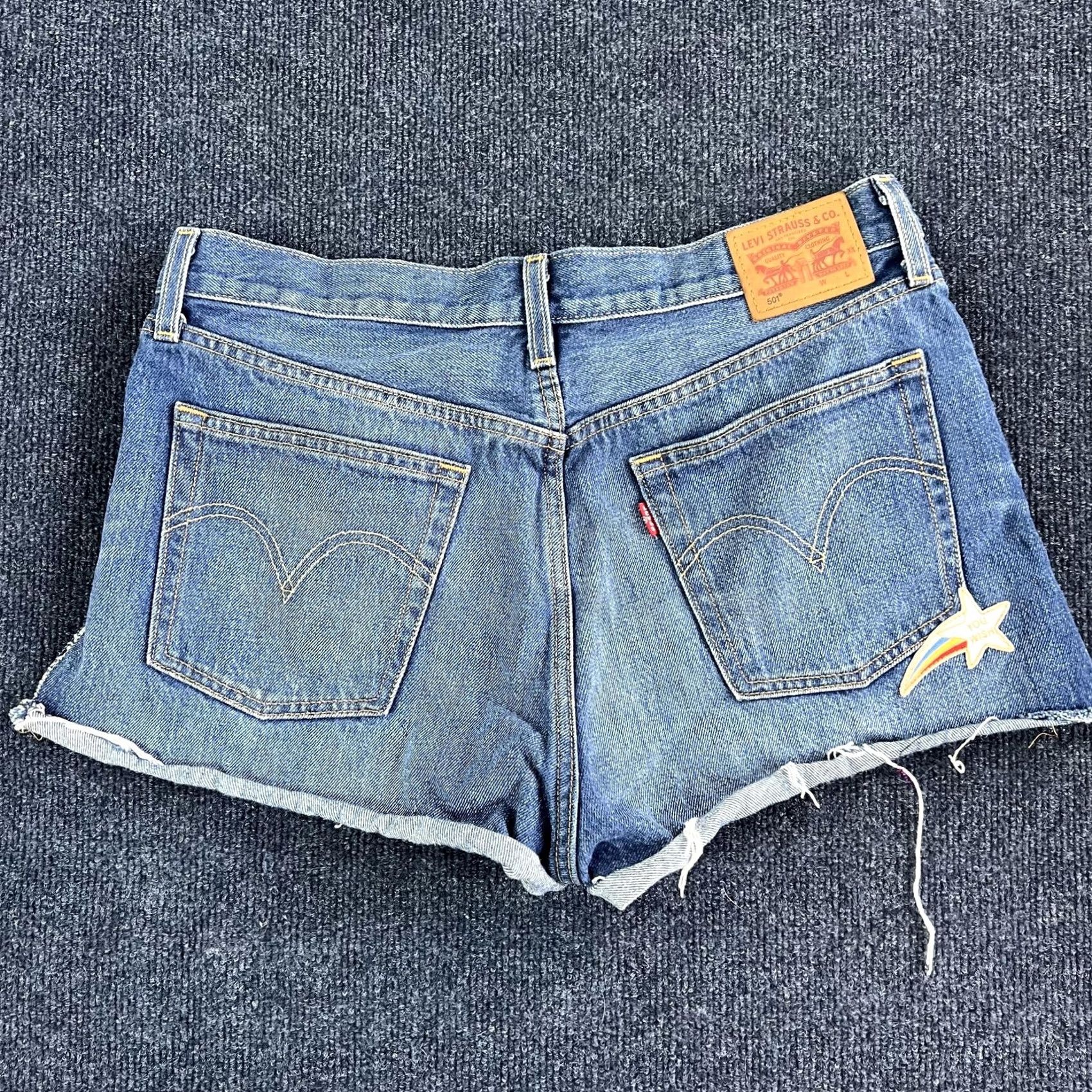 Levi's Levi's Denim Shorts Womens 31 Blue Cut-Off Distressed Embroidered Patch Patriotic Casual Denim Shorts 31 Womens California Rose USA Size 24" / US 00 / IT 34 - 2 Thumbnail