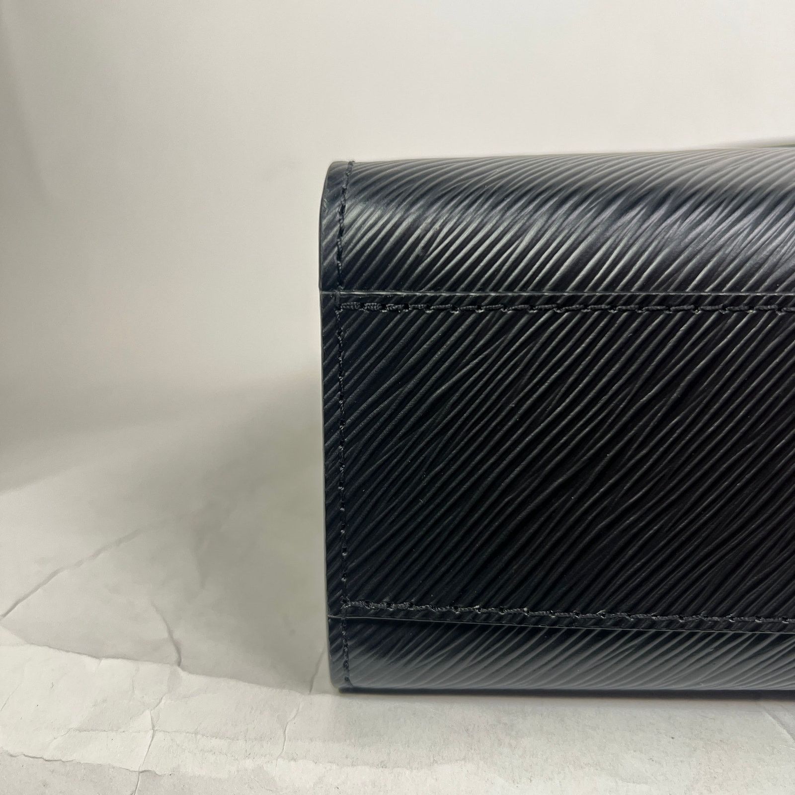 Louis Vuitton Louis Vuitton Epi Leather Sac Plat GM Tote Bag Size ONE SIZE - 7 Thumbnail
