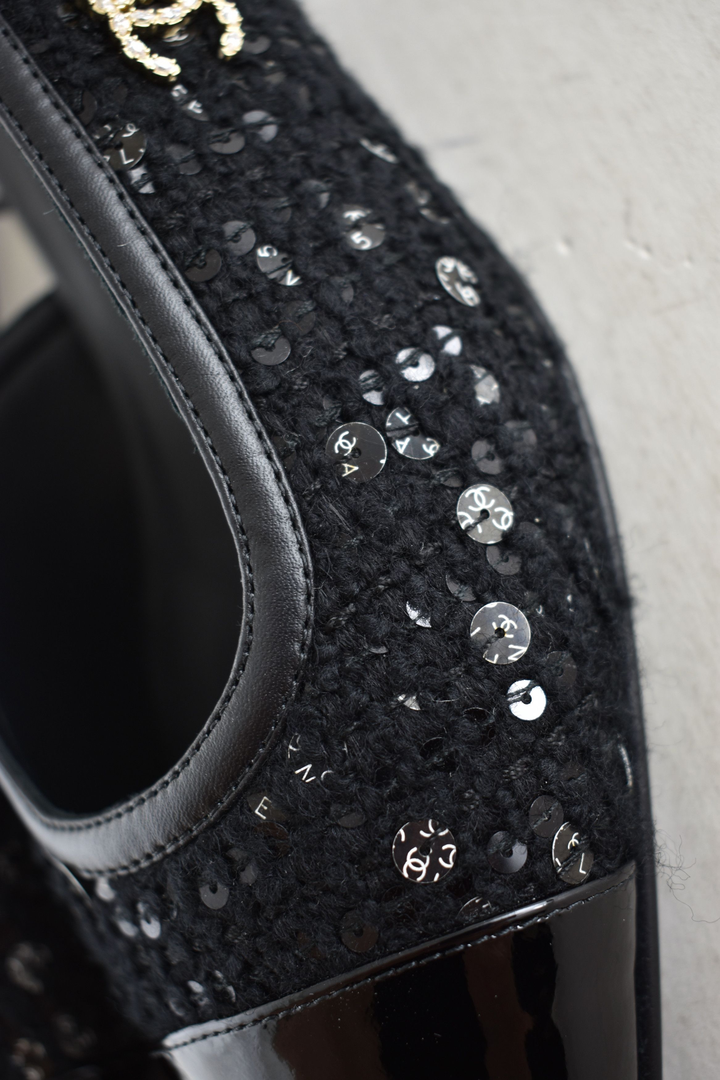 Chanel Chanel 24K Black Tweed CC Logo Slingback Ballet Flat 37 Size US 7 / IT 37 - 4 Thumbnail