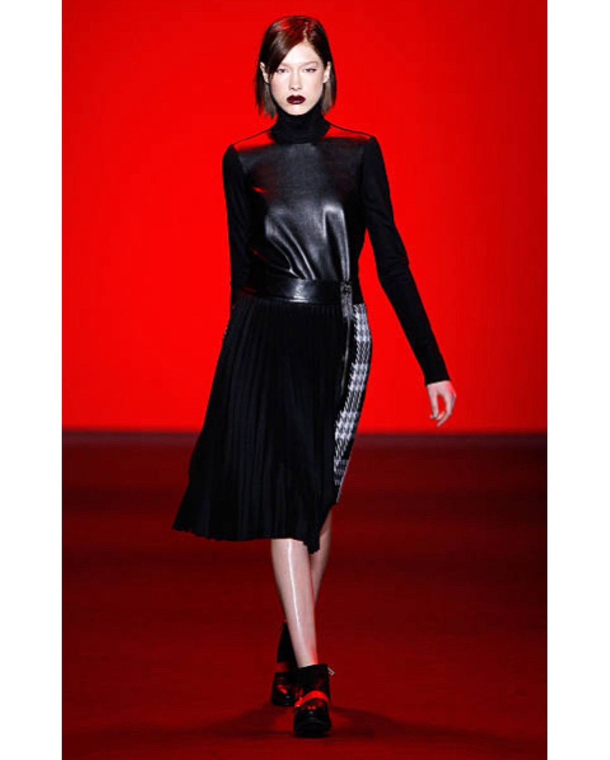 Vivienne Tam FW2013 VIVIENNE TAM RUNWAY PLEATED PANEL SKIRT Size 27" / US 4 / IT 40 - 2 Thumbnail