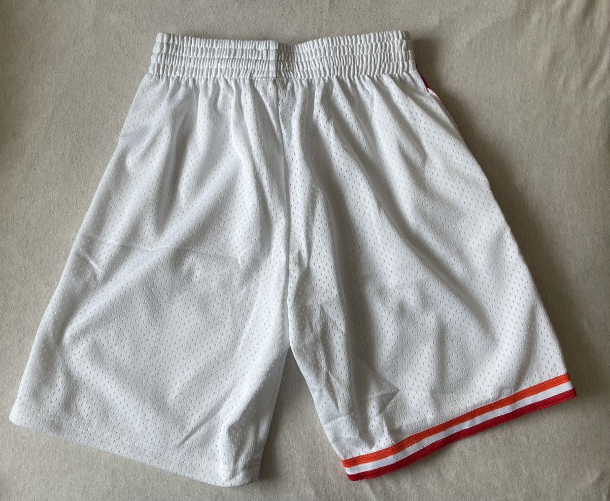 NBA Miami Heat NBA Swingman Shorts White Size Small Brand New Size US 29 - 4 Thumbnail