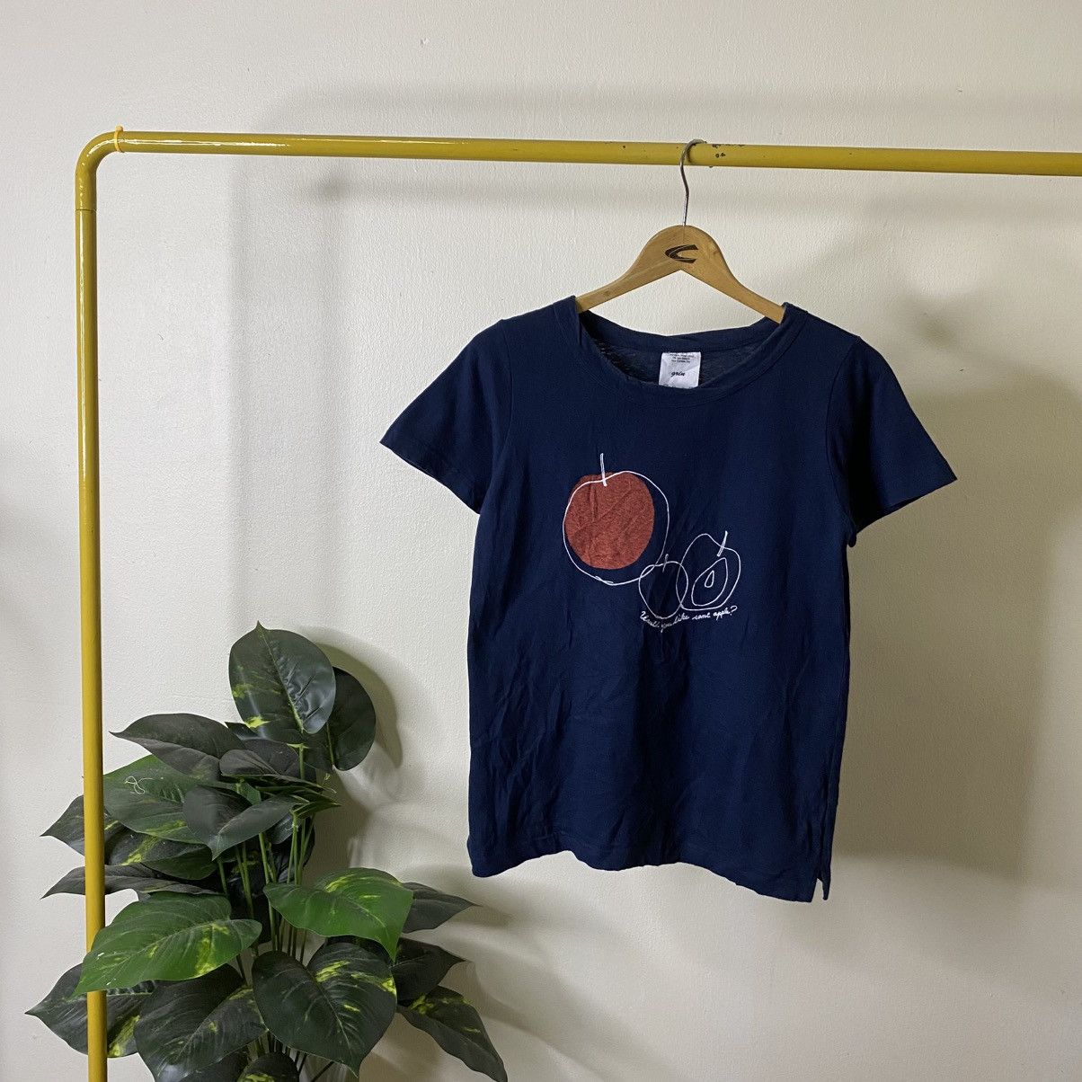Japanese Brand Grin Would You Like Some Apple Tshirt Undercover Style Size US S / EU 44-46 / 1 - 1 Thumbnail