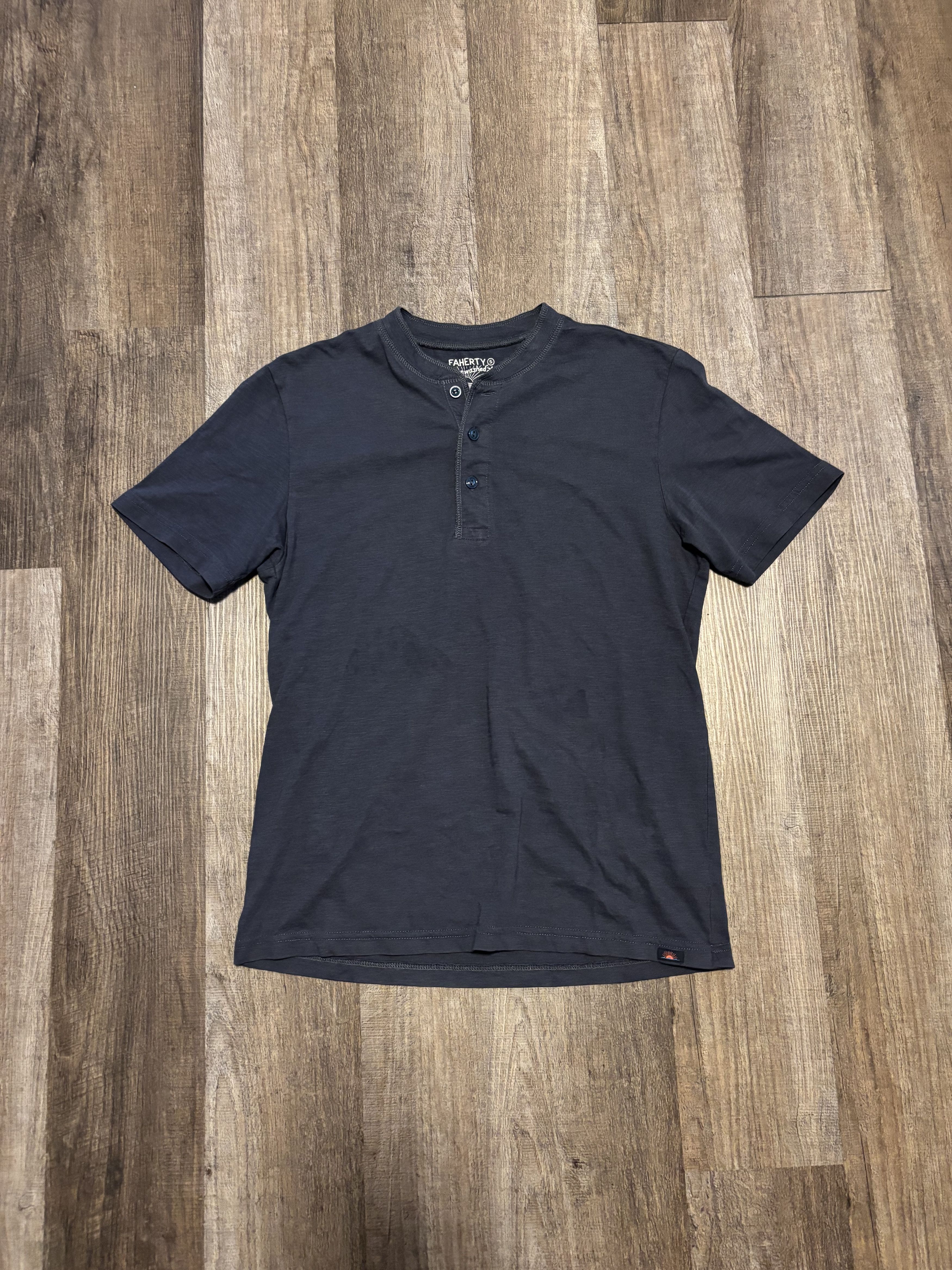 Faherty Faherty Sunwashed 100% Organic Cotton Henley Tee Shirt Size US S / EU 44-46 / 1 - 1 Thumbnail