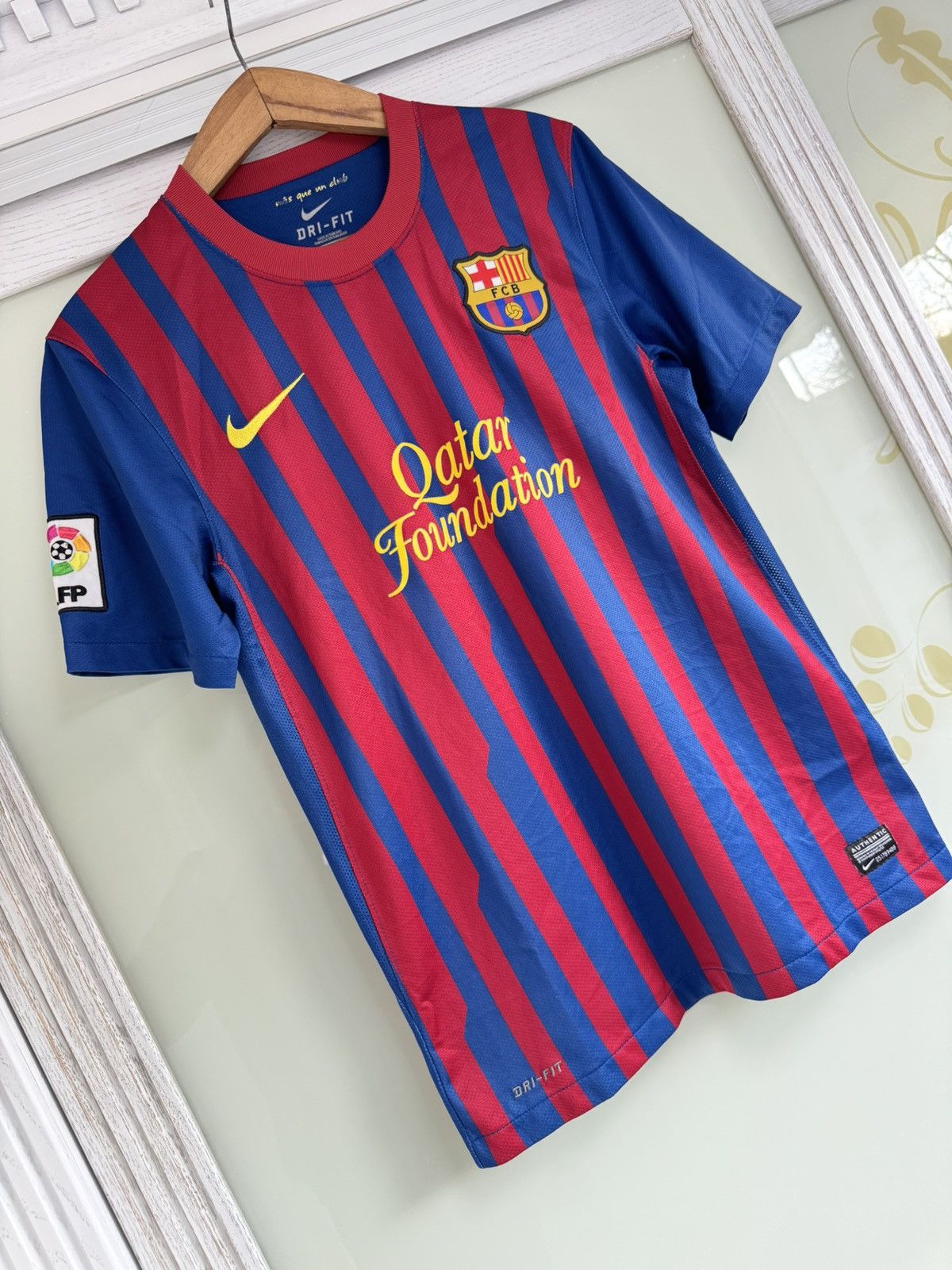 Nike Barcelona 2011-2012 Home Soccer Jersey Football Kit Shirt Size US S / EU 44-46 / 1 - 4 Thumbnail