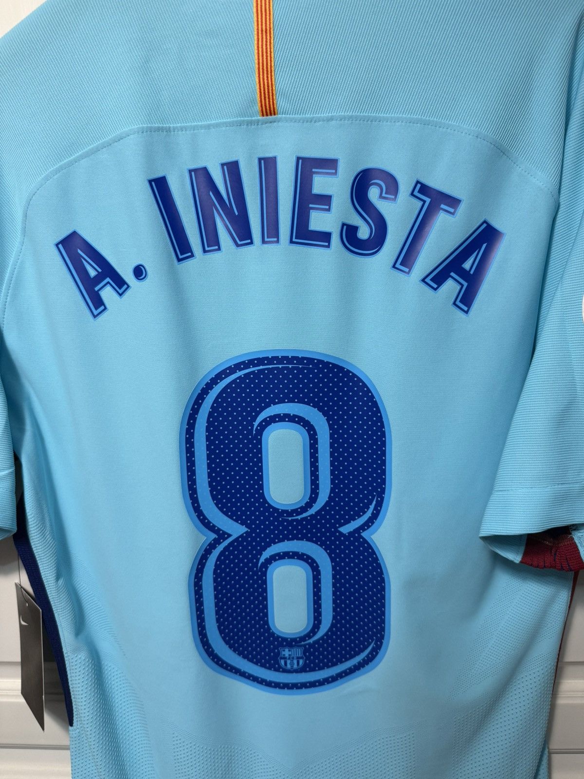 Nike Player issue 17/18 Barça Away — Andrés Iniesta #8 BNWT Size US M / EU 48-50 / 2 - 14 Thumbnail