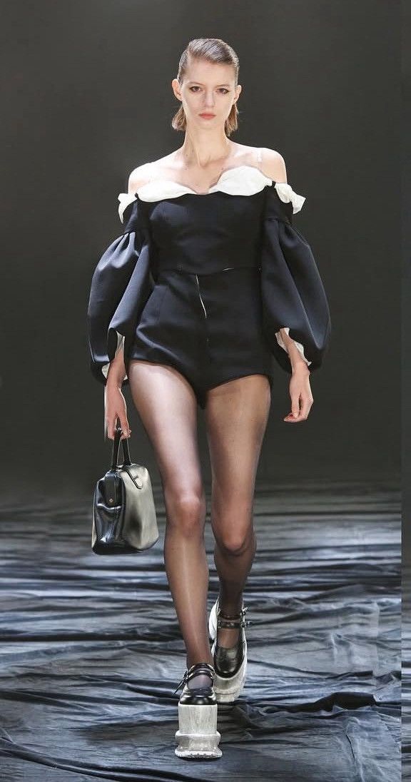 Other Rare Akikoaoki AW23 runway bustier off-shoulder cropped top Size S / US 4 / IT 40 - 1 Thumbnail