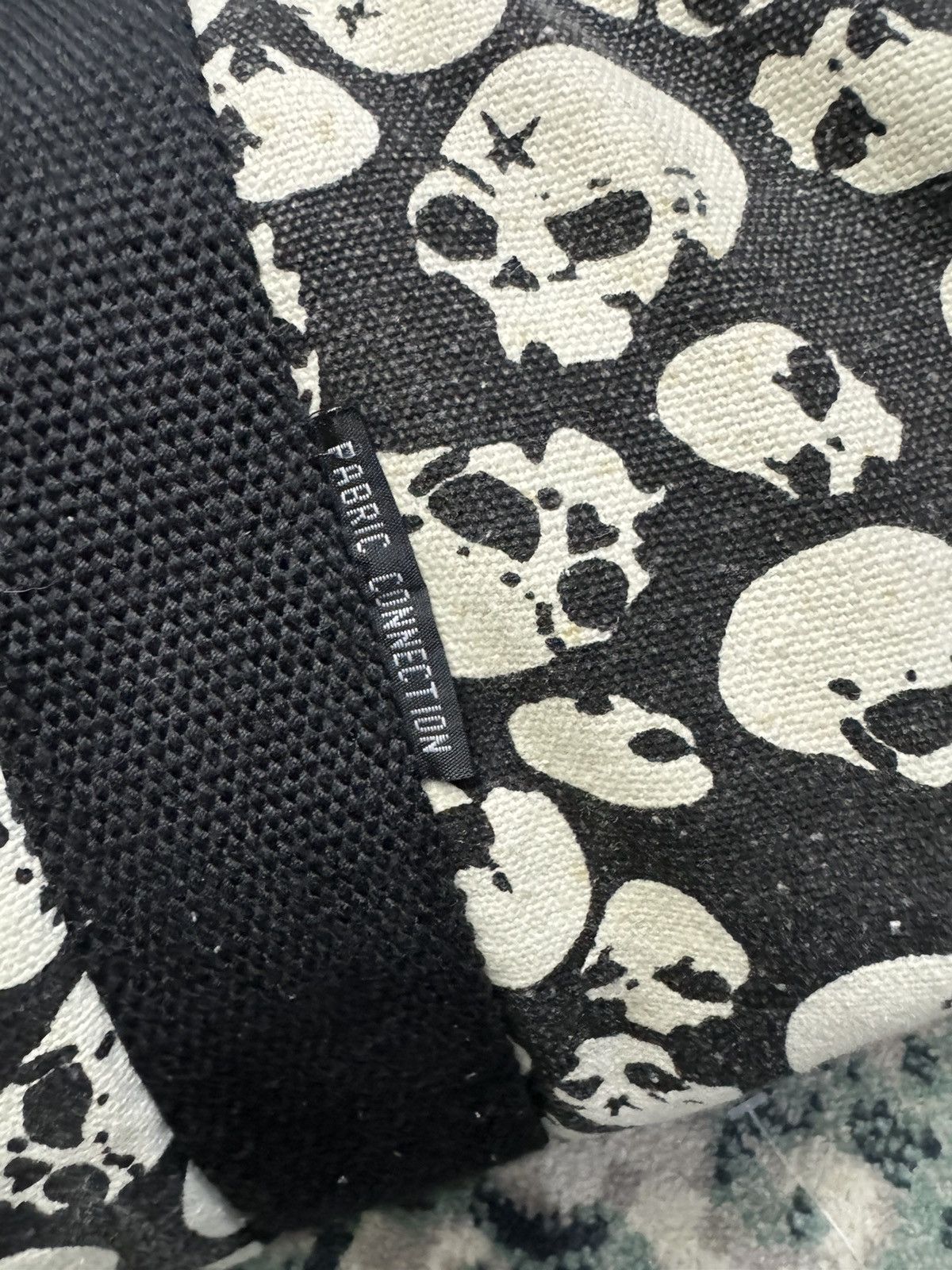 Japanese Brand FABRIC CONNECTION SKULLS FULLPRINT DUFFLE BAG Size ONE SIZE - 3 Thumbnail