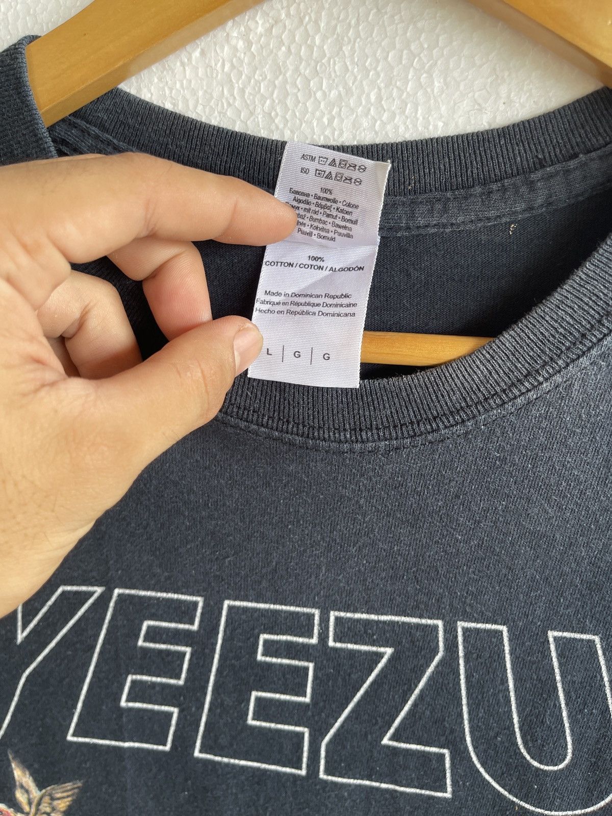 Yeezy 🔥KENYE WEST YEEZUS🔥Tour 2014 Australia Skull Roses Tshirt Size US L / EU 52-54 / 3 - 11 Thumbnail