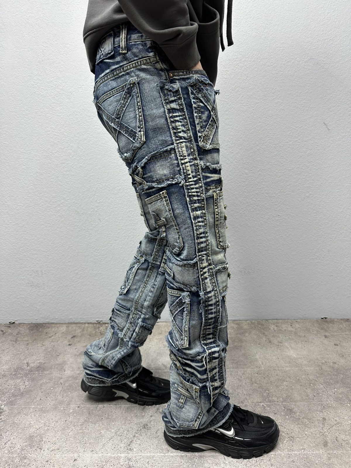 Japanese Brand Vintage Junya Watanabe Style Multi Pocket Cargo Jeans Pants Size US 32 / EU 48 - 2 Thumbnail