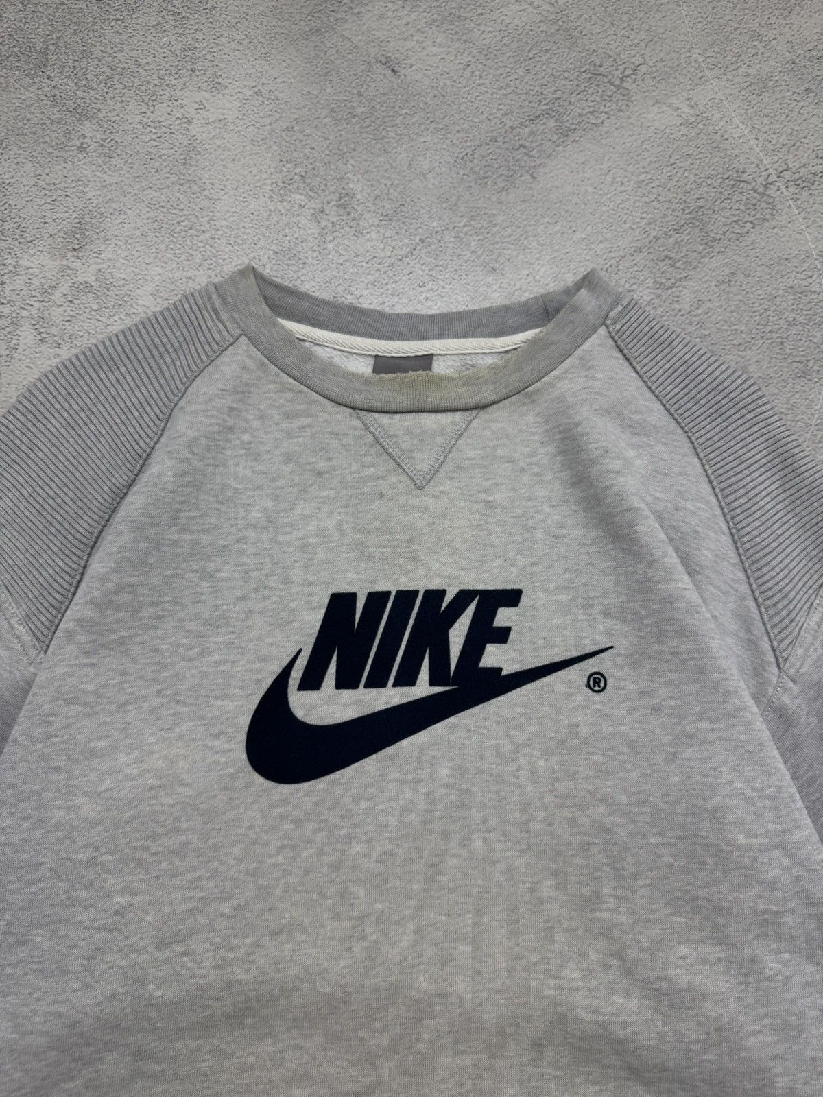 Nike Vintage Y2k Nike 🩶 Velour Spell Out Big Logo Sweatshirt 90’s Size US L / EU 52-54 / 3 - 3 Thumbnail