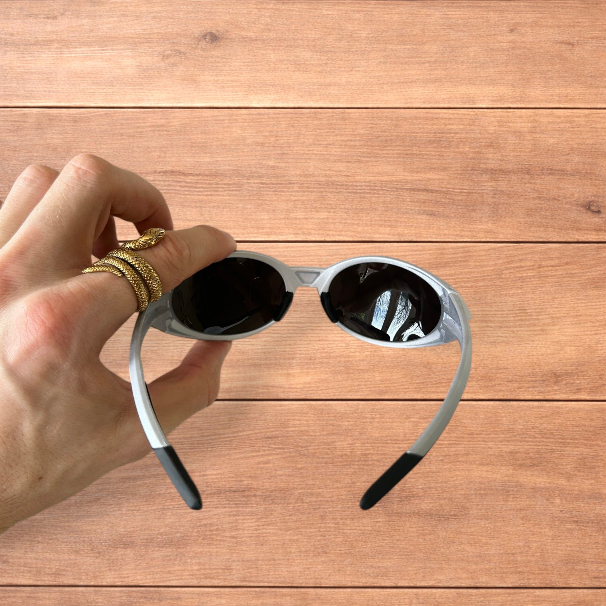Japanese Brand Mirrored polarised sunglasses in silver with black lens. Size ONE SIZE - 4 Thumbnail