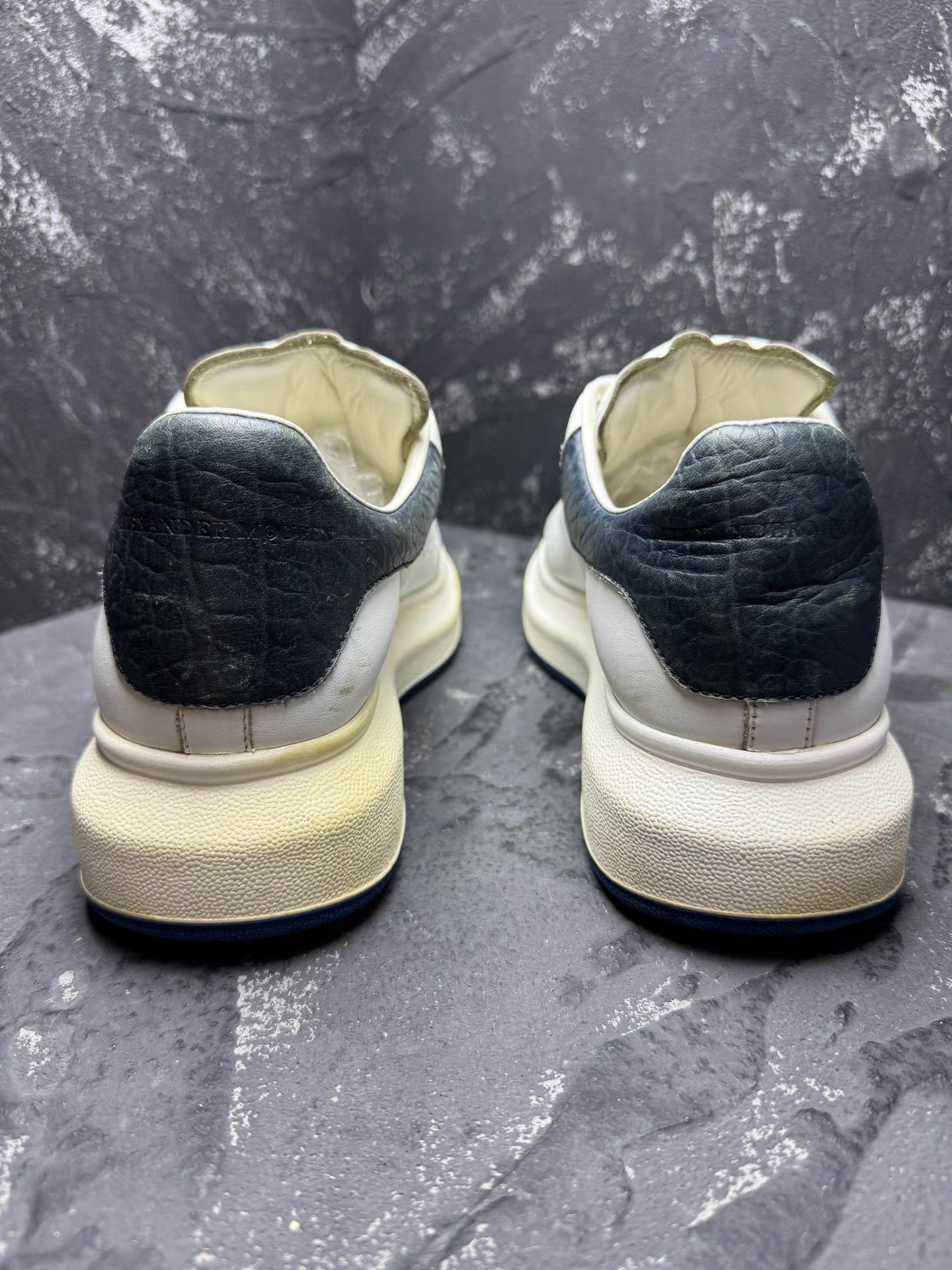 Alexander McQueen Alexander McQueen White Sneakers with Blue Heel Tab Q10 Size US 6.5 / EU 39-40 - 7 Thumbnail