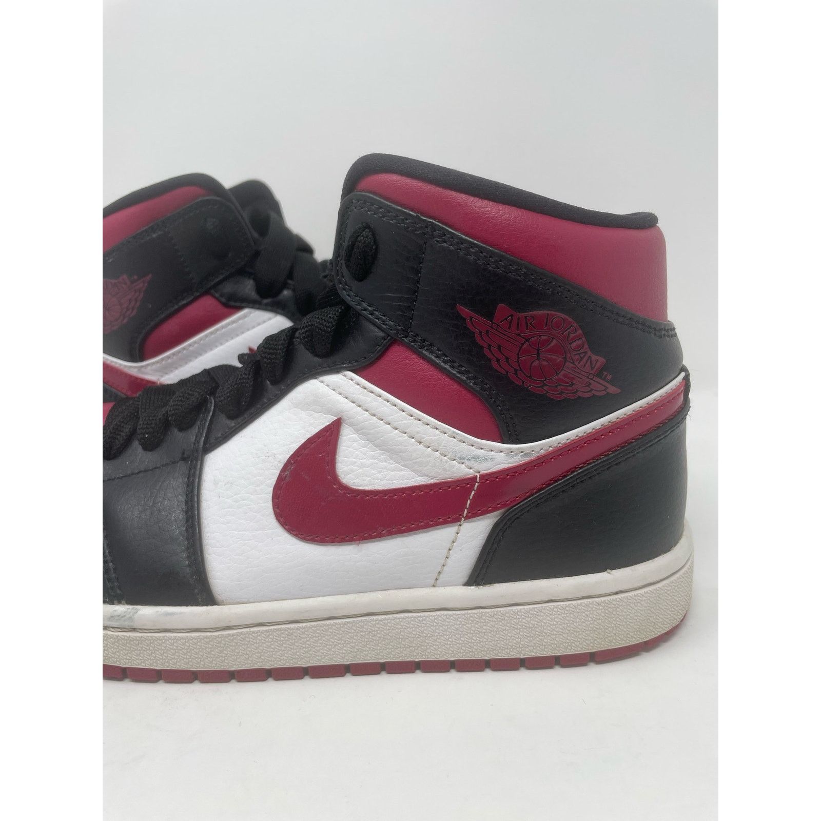 Jordan Brand Nike Air Jordan Retro 1 Mid Red Black 554724-066 Men Size 8 Size US 8 / EU 41 - 6 Thumbnail