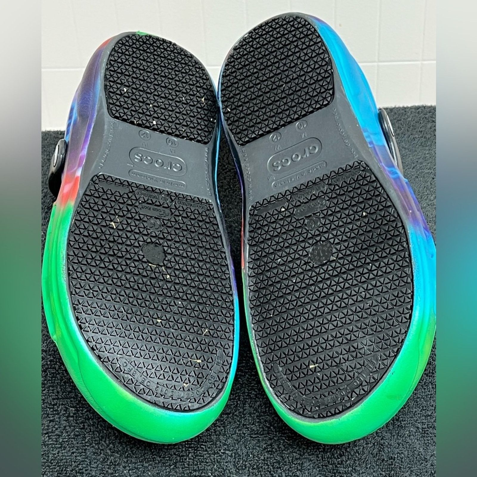 Crocs Crocs Slip Resistant Tie Dye Mens SZ 10 WMN SZ 12 WORN ONCE Size US 10 / EU 43 - 5 Thumbnail