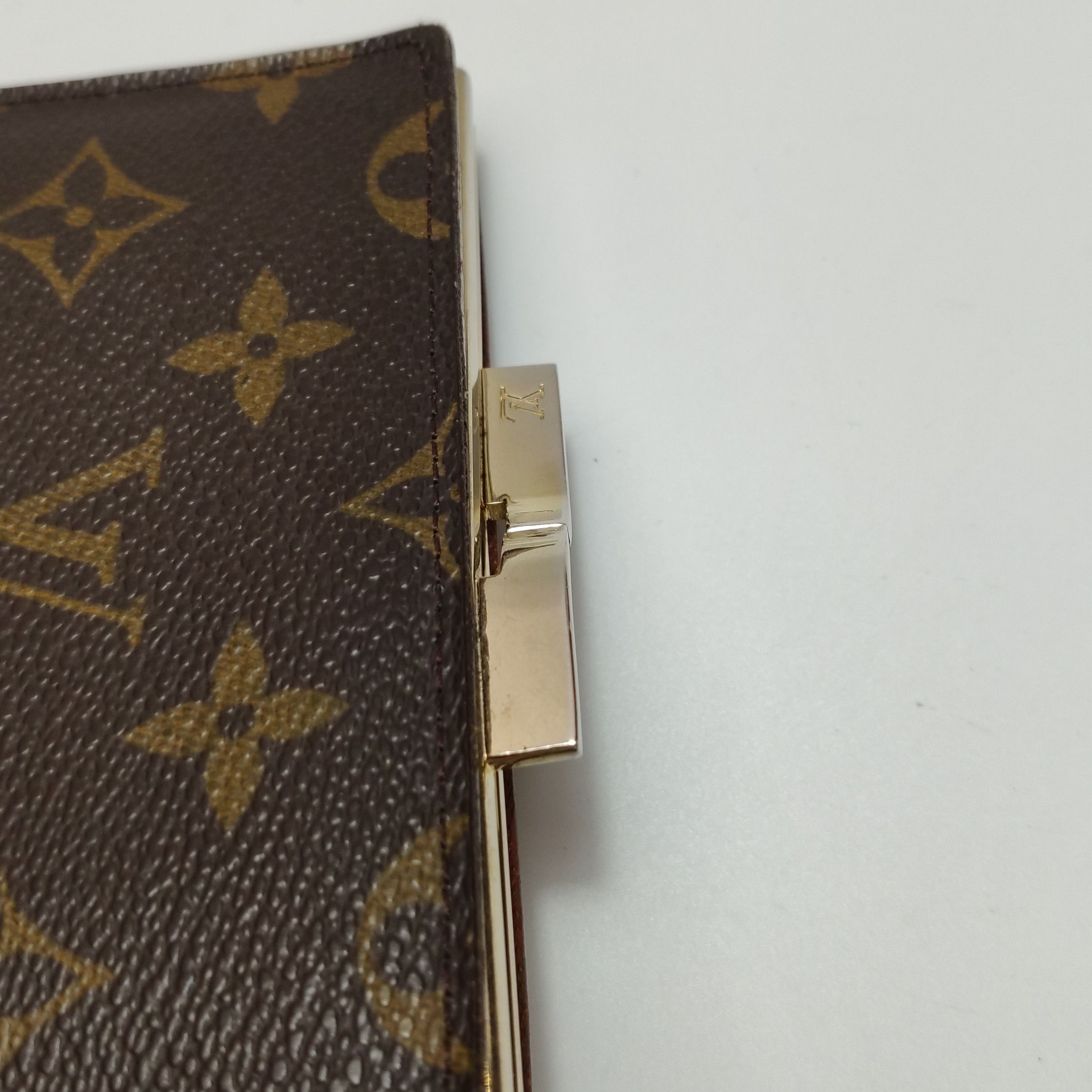Louis Vuitton Louis Vuitton (LV) Old Fashioned Wallet Small Leather Goods Size ONE SIZE - 8 Thumbnail