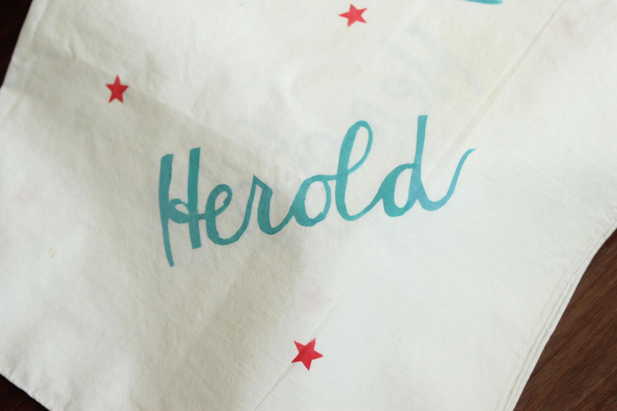 Vintage Vintage 1950s Men's Handkerchief, Herold White Cotton with B Size ONE SIZE - 3 Thumbnail