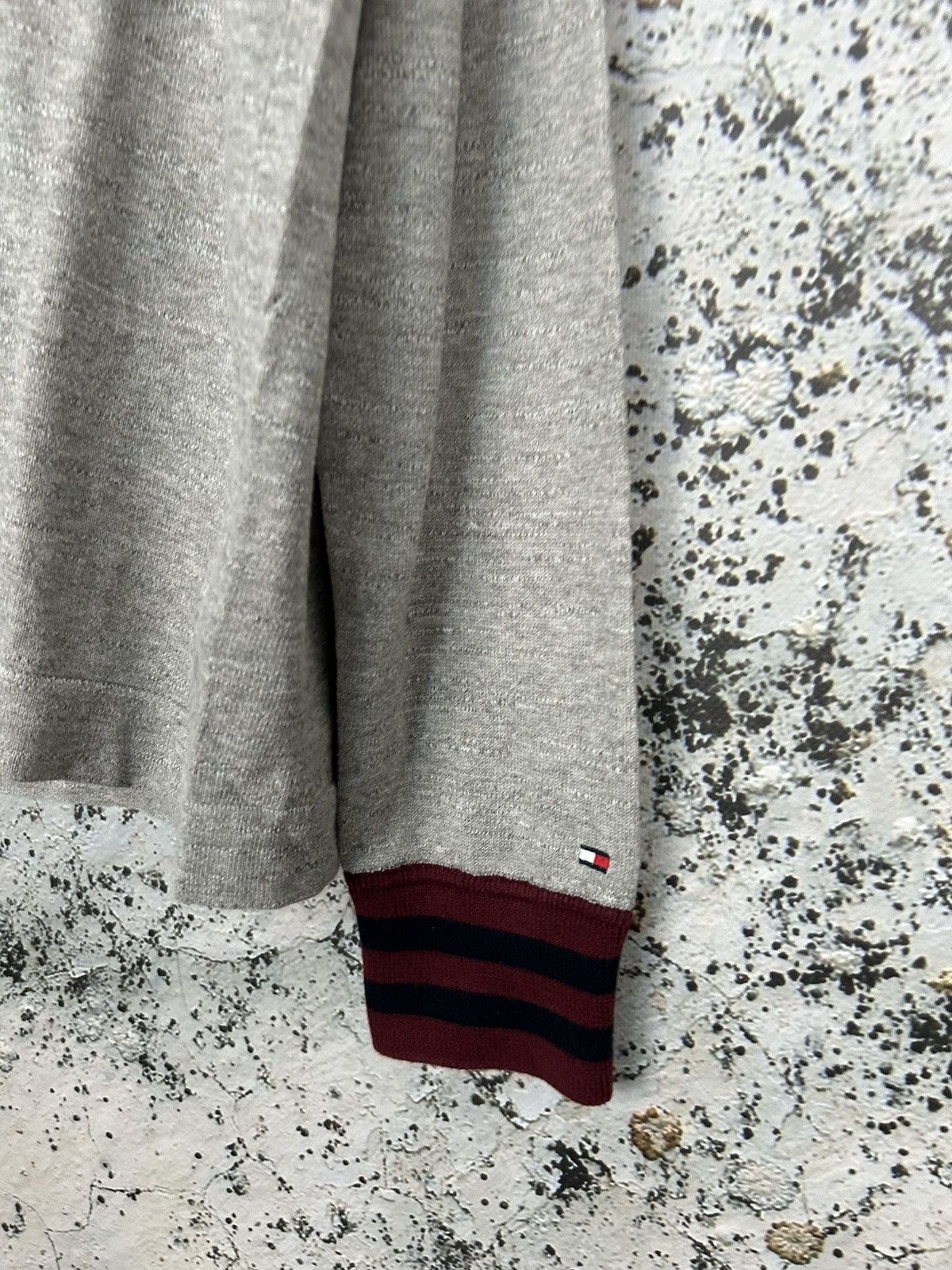 Tommy Hilfiger Tommy Hilfiger Grey Spellout Sweater Streetwear Size US XL / EU 56 / 4 - 4 Thumbnail