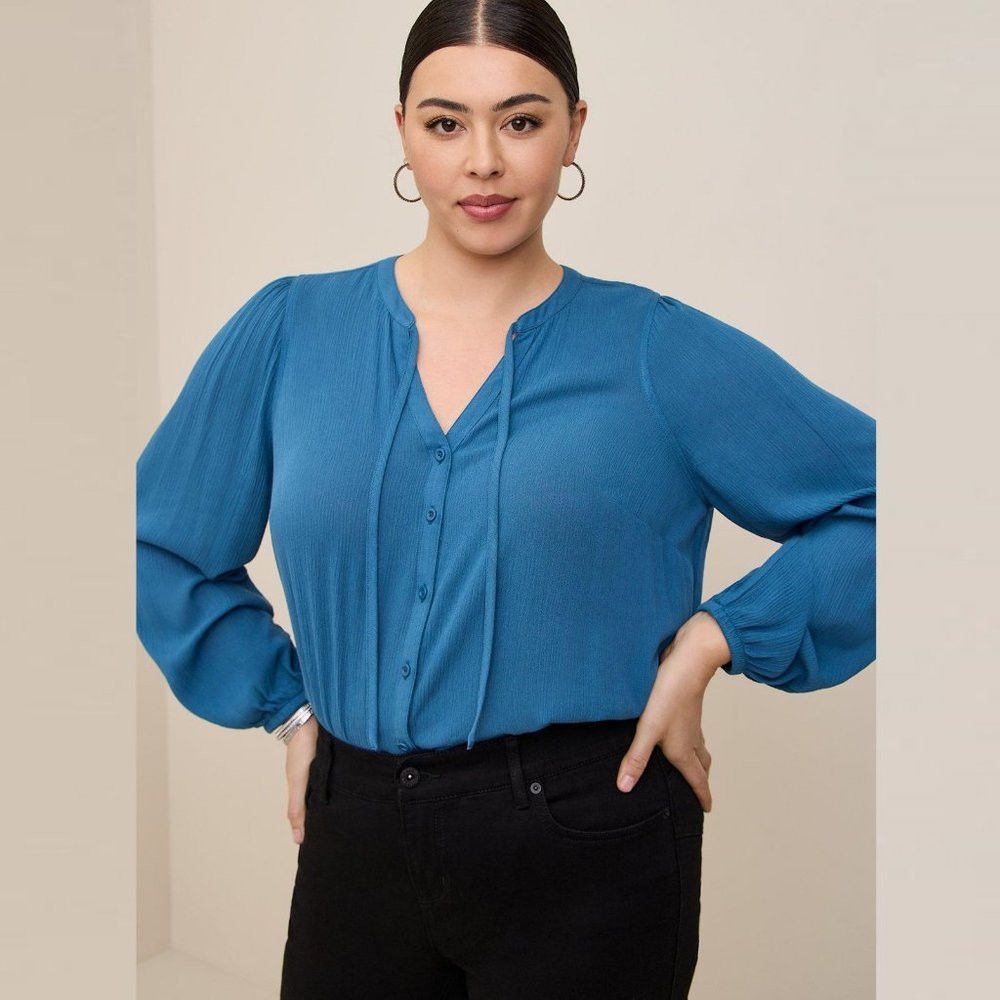 Torrid Torrid Crinkle Gauze Button-Front Peasant Blue Top Size 2X Size XXL / US 16-18 / IT 52-54 - 1 Thumbnail
