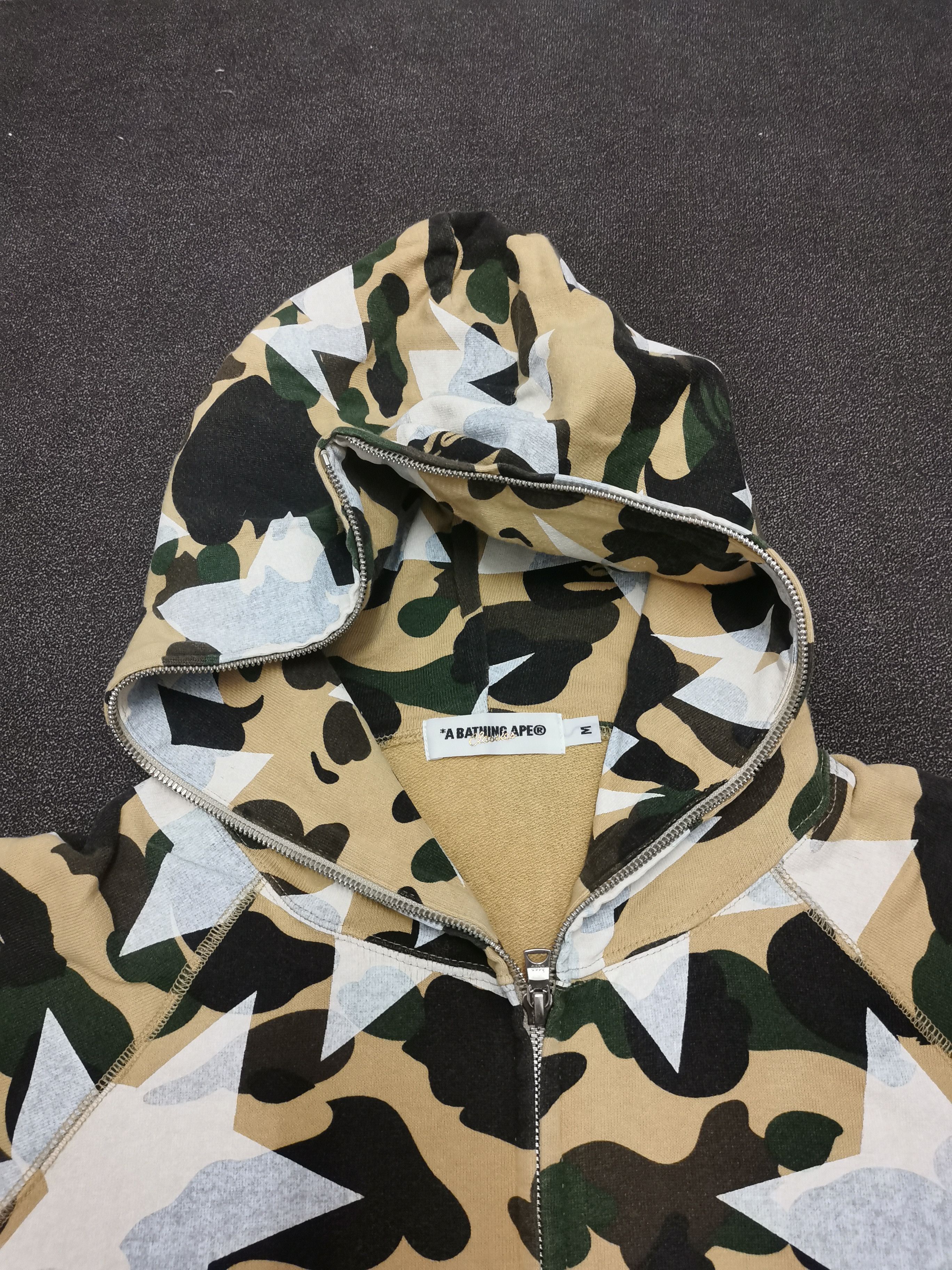 Bape Bape 1st Camo Fullzip Hoodie Size US M / EU 48-50 / 2 - 3 Thumbnail