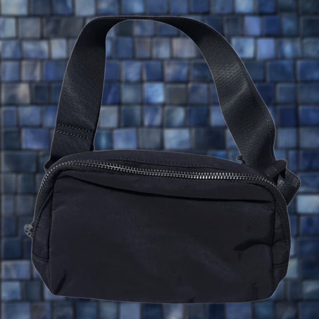 Vintage Halara Bag Womens Small Fanny Pack Black Zip Closure Adjustable Strap Size ONE SIZE - 1 Thumbnail