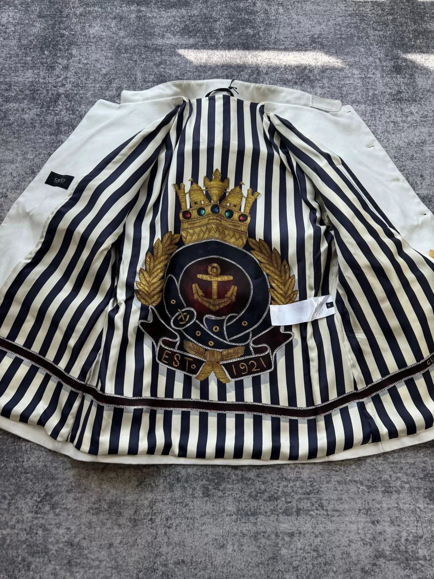 Gucci gucci white coat with metal logo collar. Size US L / EU 52-54 / 3 - 7 Thumbnail