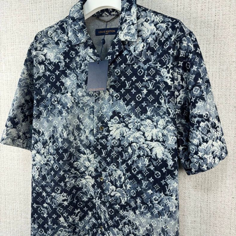 Louis Vuitton Louis Vuitton Tie Dye Logo Full Print Casual Short Sleeve Size US XXL / EU 58 / 5 - 2 Thumbnail