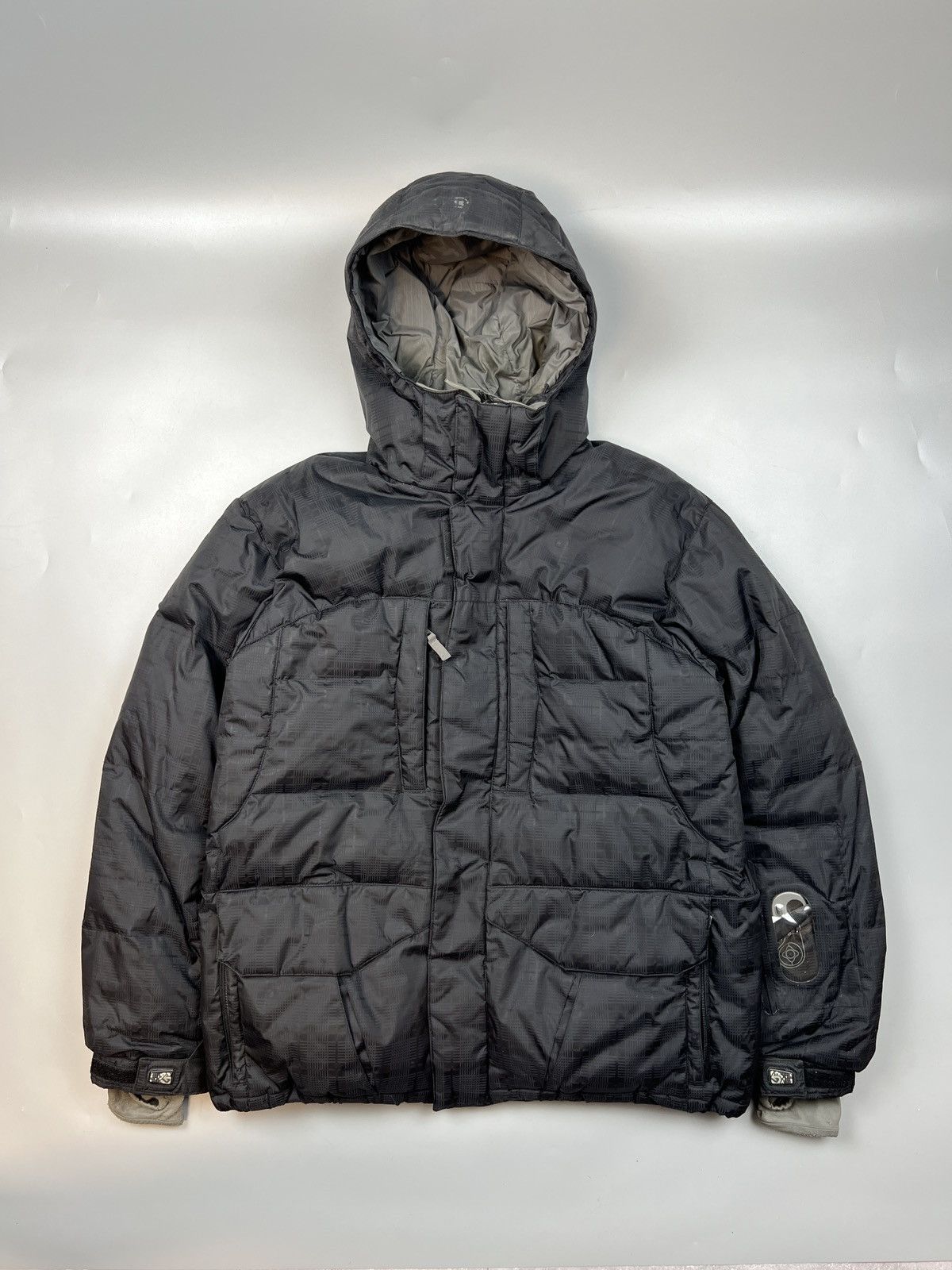 00s Burton analog diamond down jacket