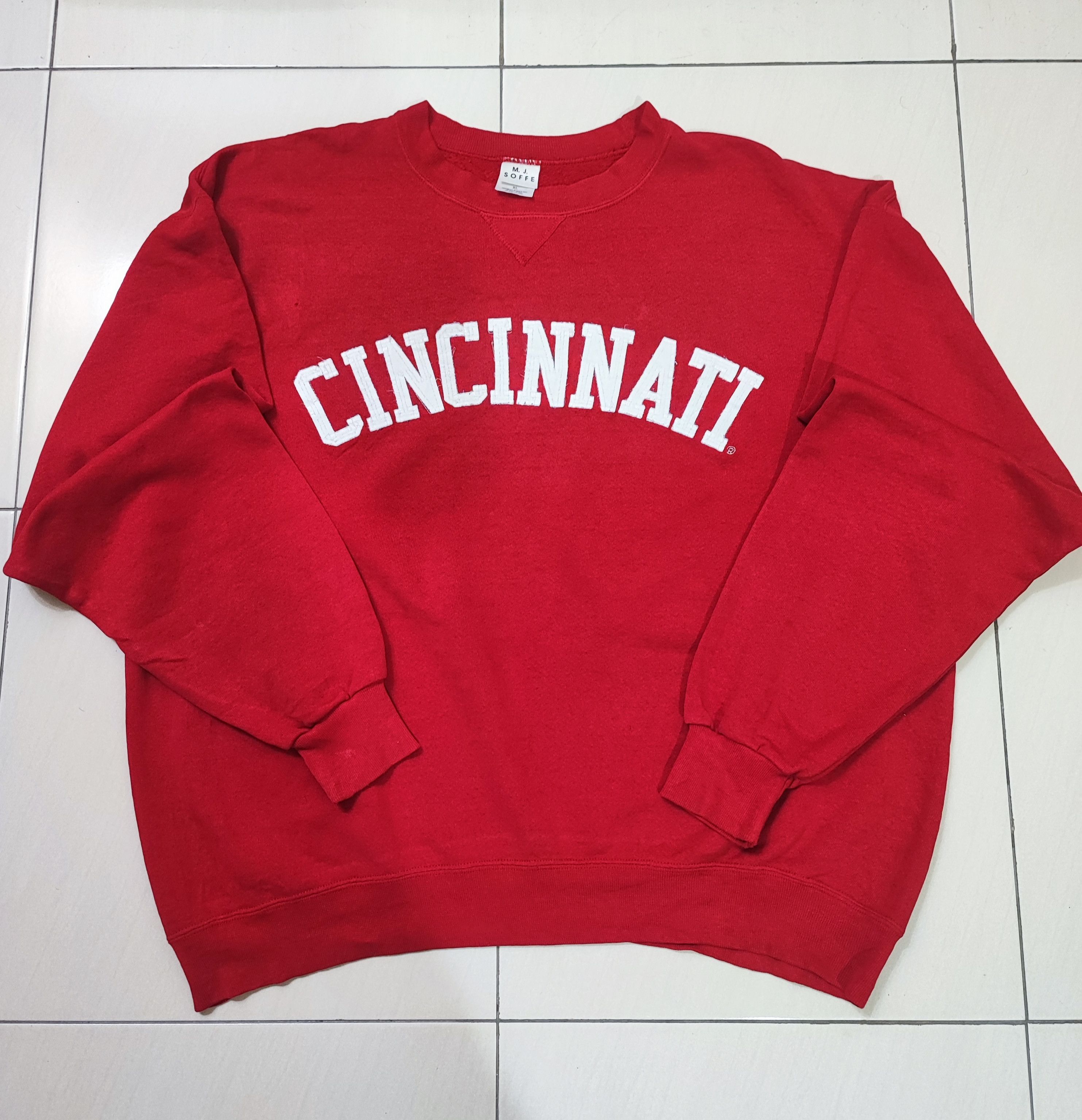 Vintage Vintage 90's Cincinnati Crewneck boxy Sweatshirt Size US L / EU 52-54 / 3 - 1 Thumbnail