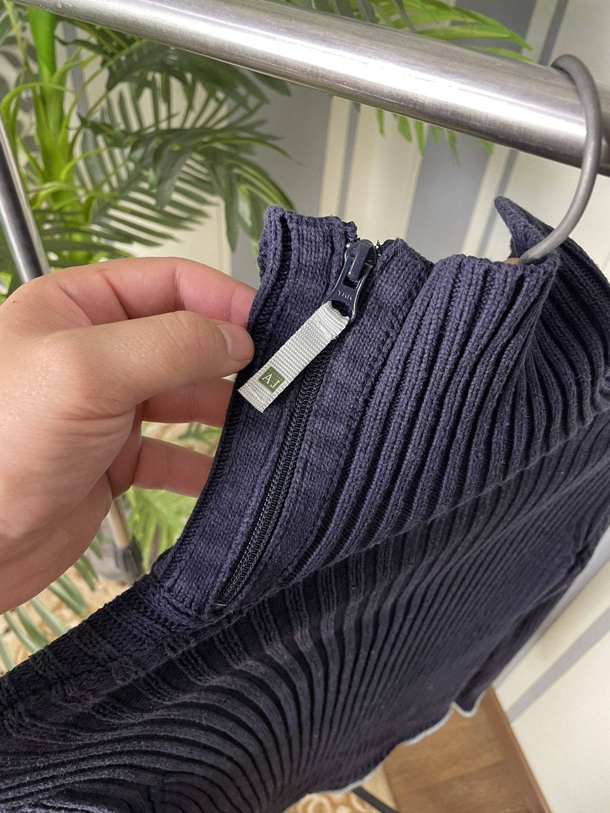 Armani Vintage Armani Jeans Knit Sweater Sleeve Patch Logo Size M Size US M / EU 48-50 / 2 - 4 Thumbnail