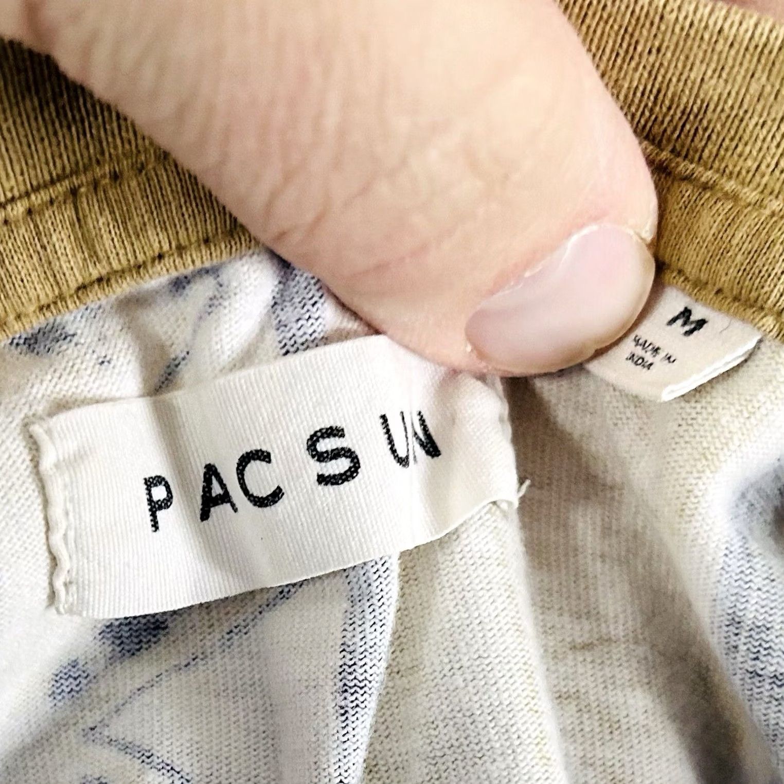 Pacsun Pacsun Medium Y2K Vintage T Shirt Floral Geometric Beige Crew Neck Cotton Size US M / EU 48-50 / 2 - 3 Thumbnail