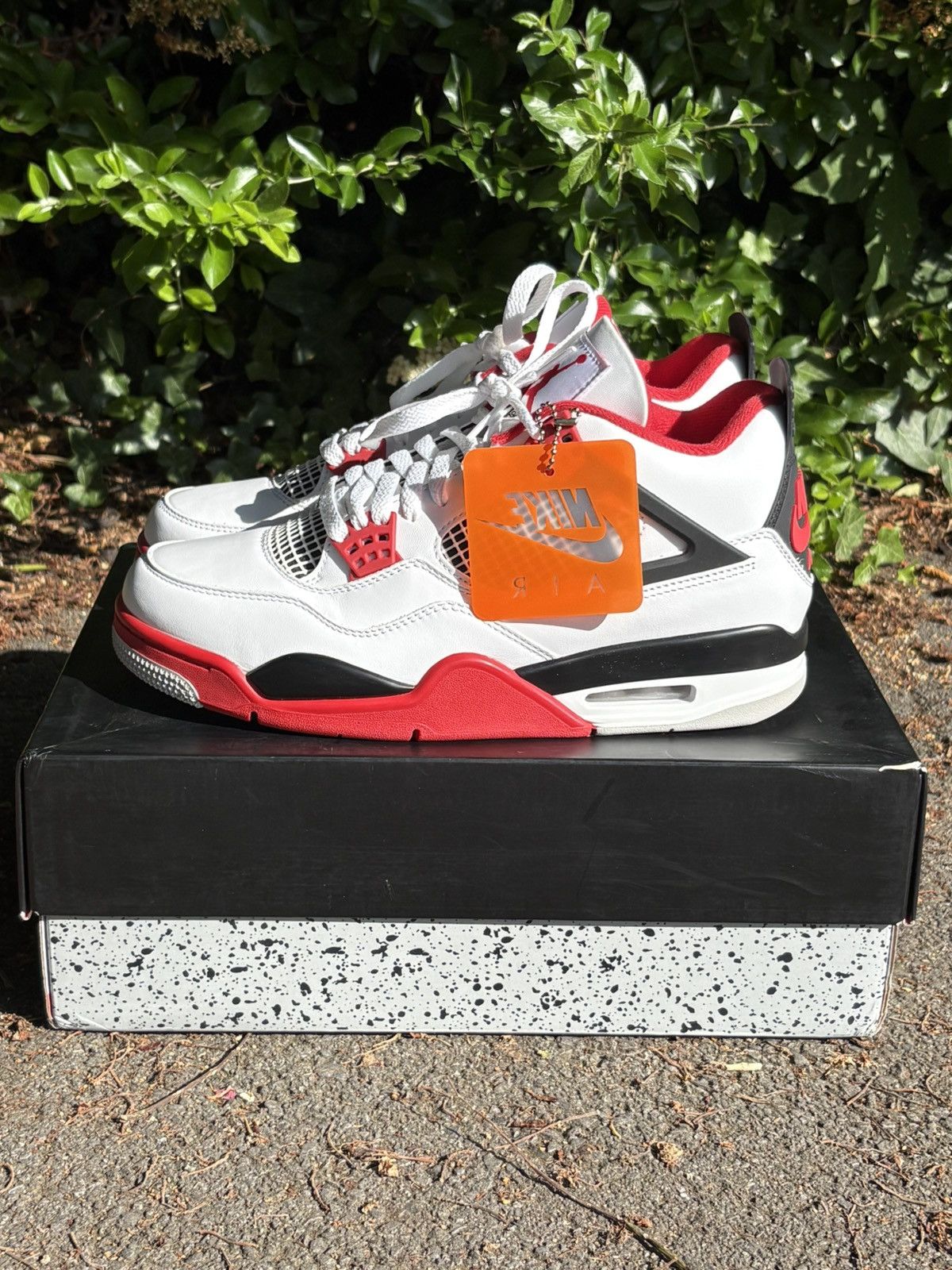 Jordan Brand Jordan 4 Fire Red 2020 Size US 9.5 / EU 42-43 - 1 Thumbnail