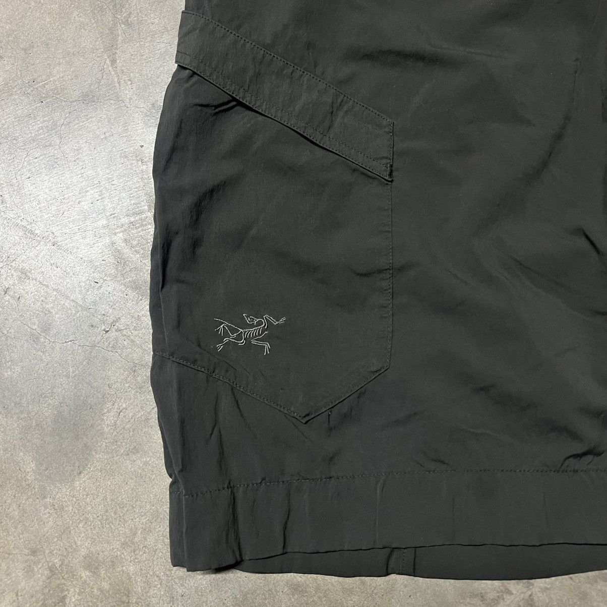 Arc'teryx × Vintage Vintage Arc’Teryx Asymmetrical Pocket Outdoor Shorts Size US 34 / EU 50 - 3 Thumbnail