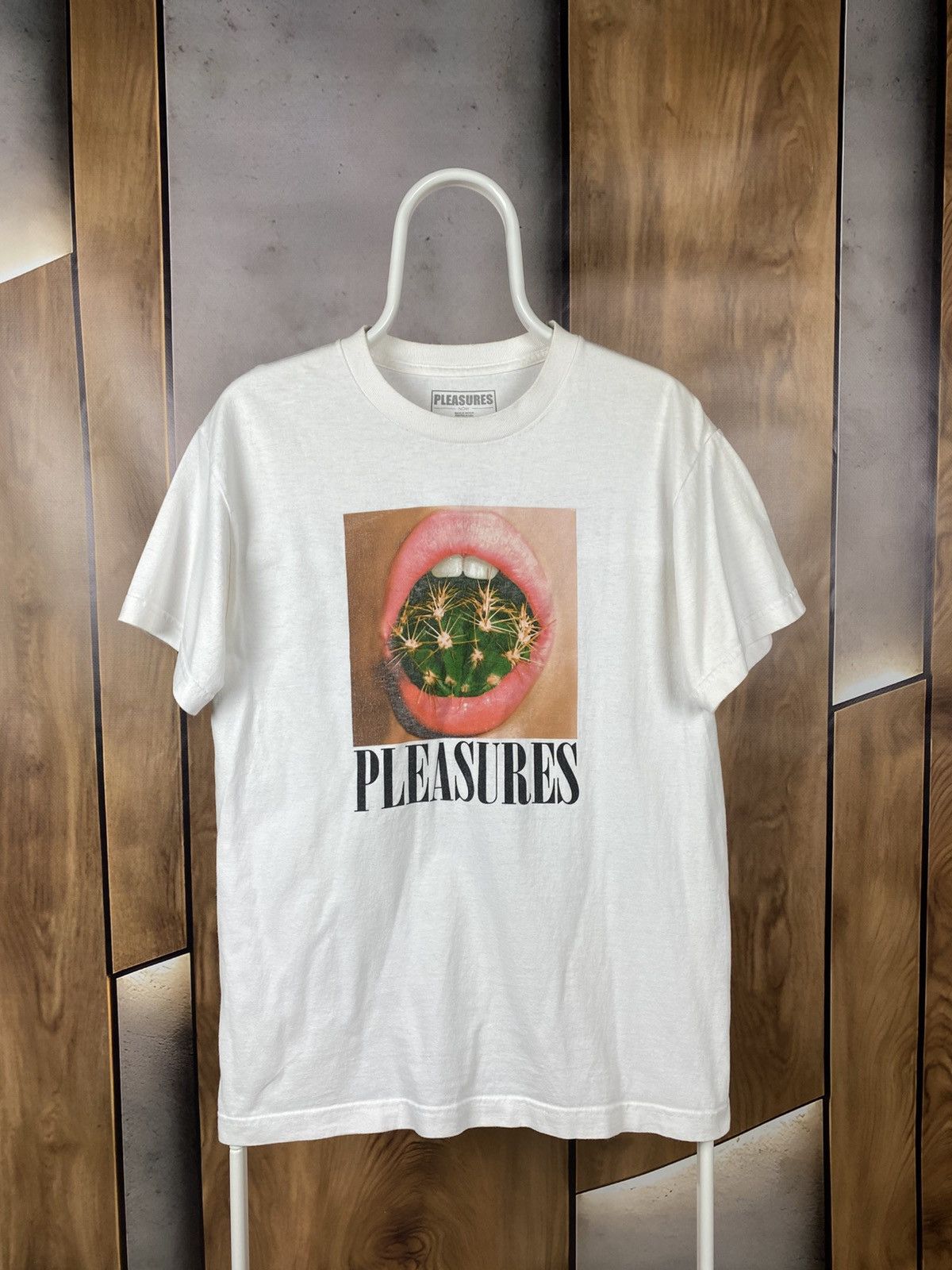 Pleasures 🫦T-Shirt Pleasures Satisfaction Boxy Logo Tee🫦 Size US M / EU 48-50 / 2 - 1 Thumbnail