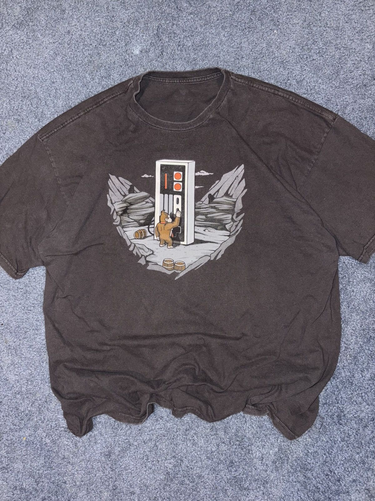 Other Retro Y2K Donkey Kong and NES Graphic Tee Size US XXL / EU 58 / 5 - 1 Thumbnail