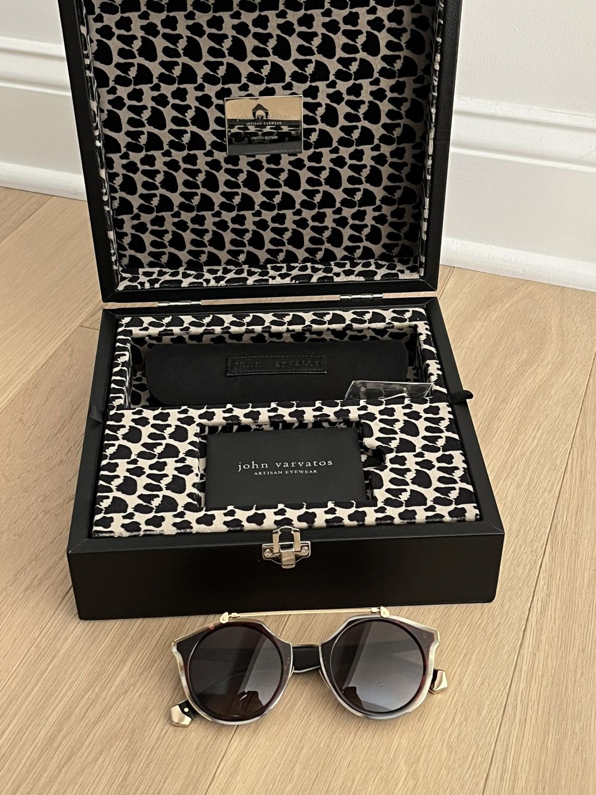 R13 JV101 limited edition sunglasses. Size ONE SIZE - 12 Thumbnail
