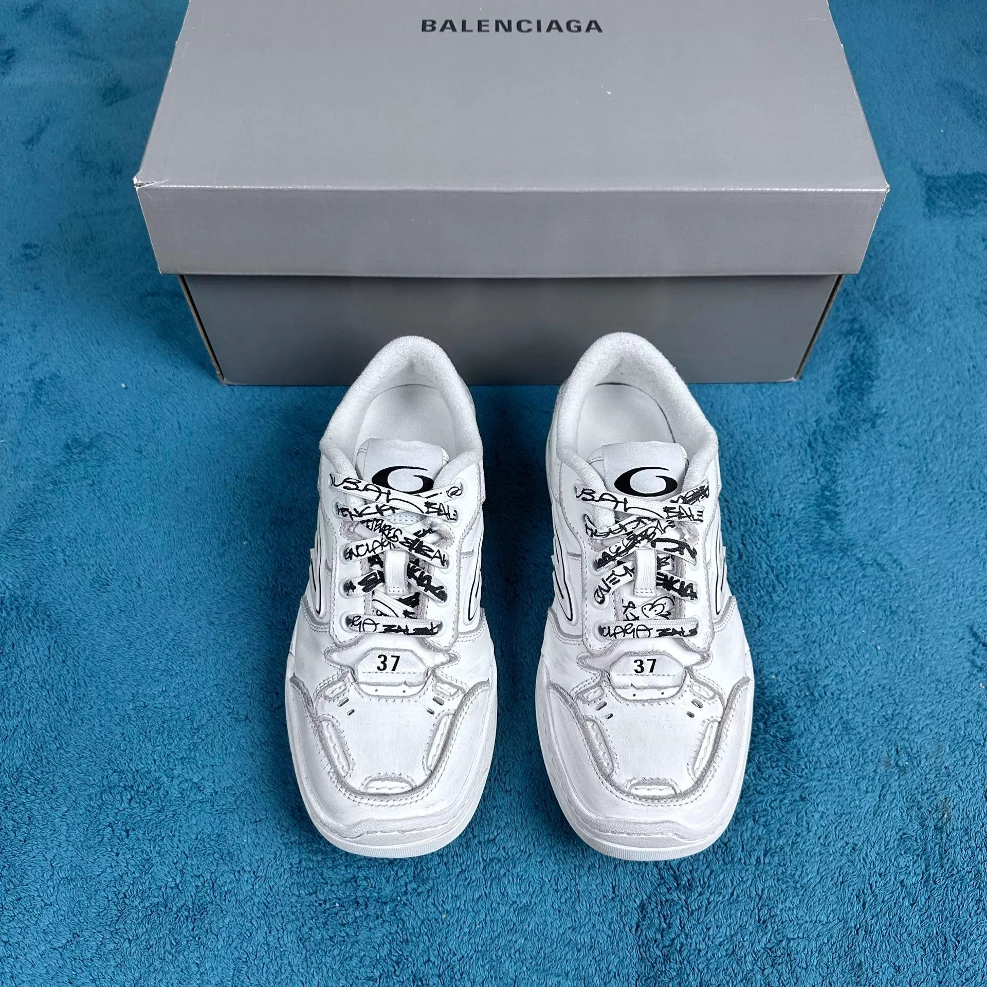 Balenciaga Balenciaga 25 Qixi Hamptons Worn-out White Sneaker 37 Size US 6.5 / IT 36.5 - 1 Thumbnail