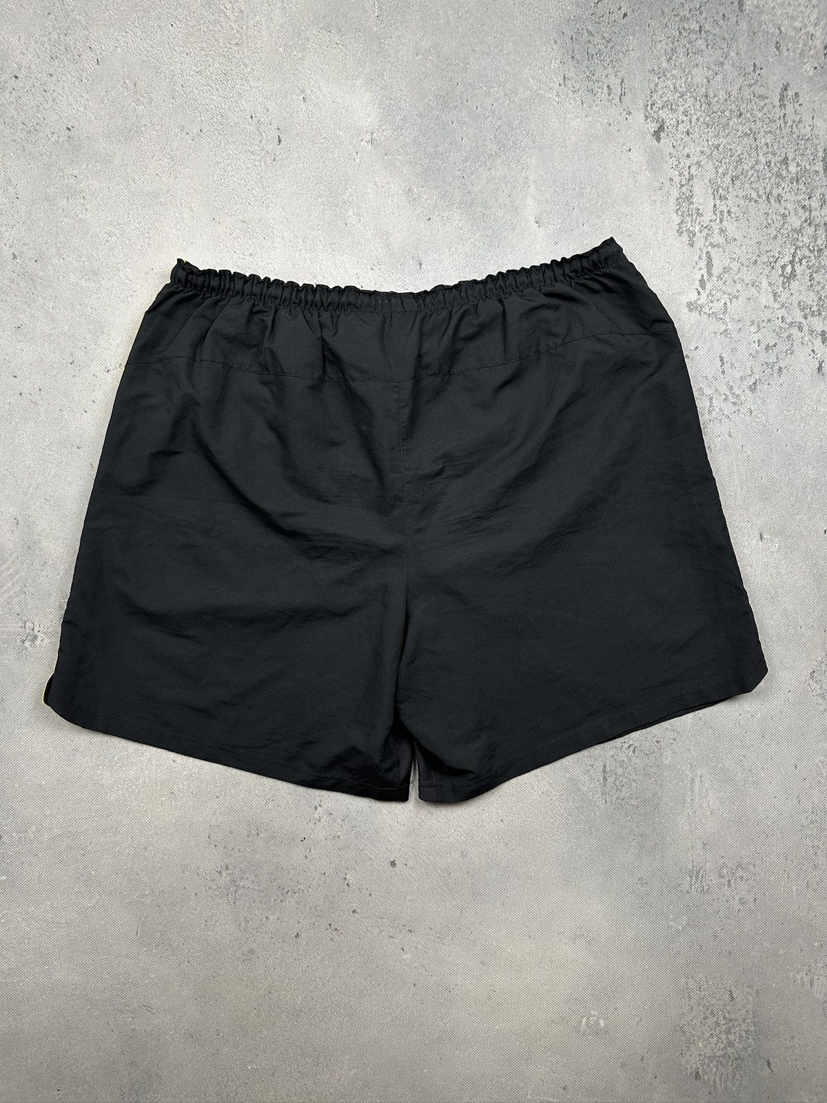 Nike Nike Borussia Dortmund BVB 09 Football Shorts Y2K Sportswear Size US 38 / EU 54 - 2 Thumbnail