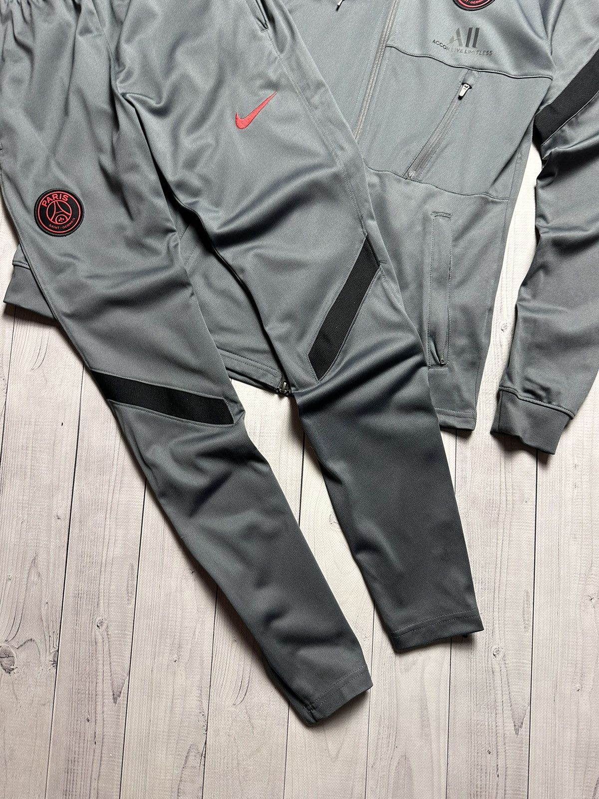 Nike × Vintage Vintage Nike Paris PSG soccer tracksuit size Xs logo Size US XS / EU 42 / 0 - 8 Thumbnail