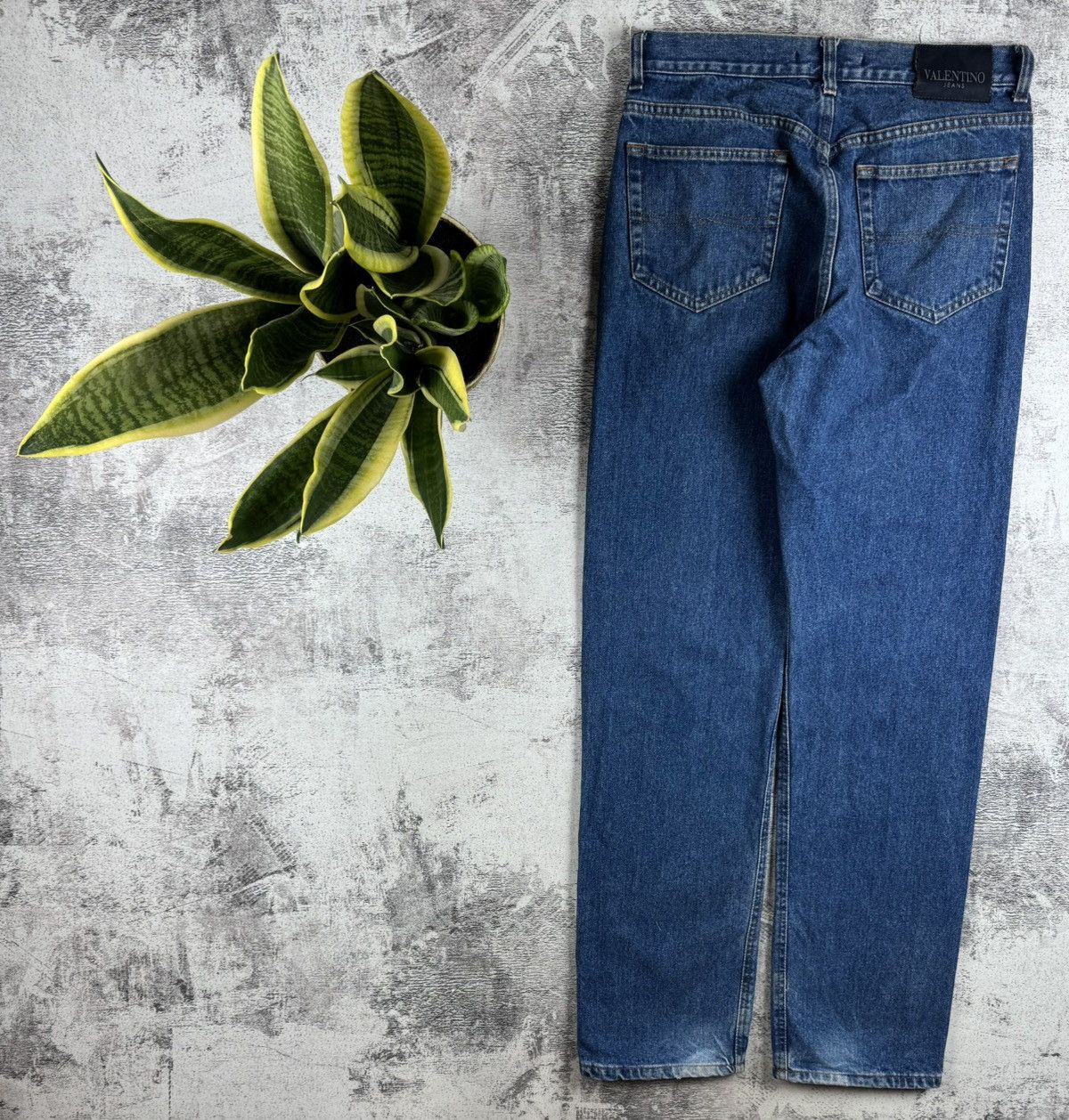 Valentino Valentino Italian Blue Men’s 33/33 Straight Classic Vintage Jeans Pants Trousers Size US 33 - 1 Thumbnail
