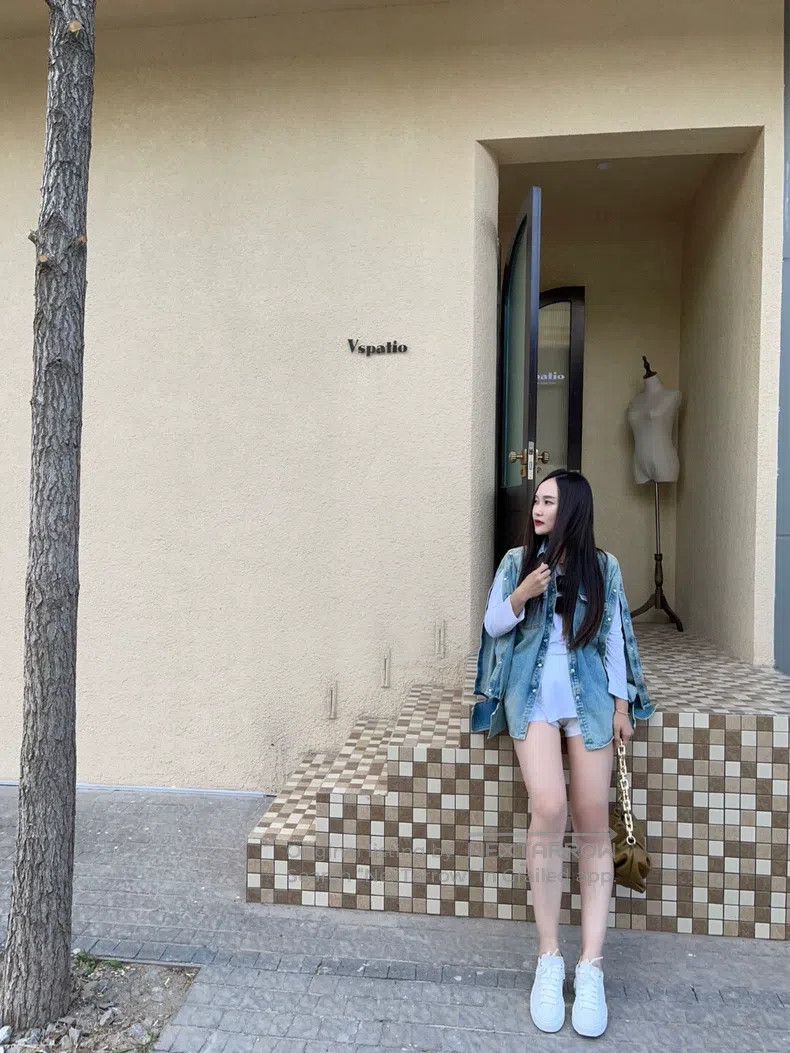 Valentino Valentino Denim shirt jacket and cape feel like two wears Size S / US 4 / IT 40 - 6 Thumbnail