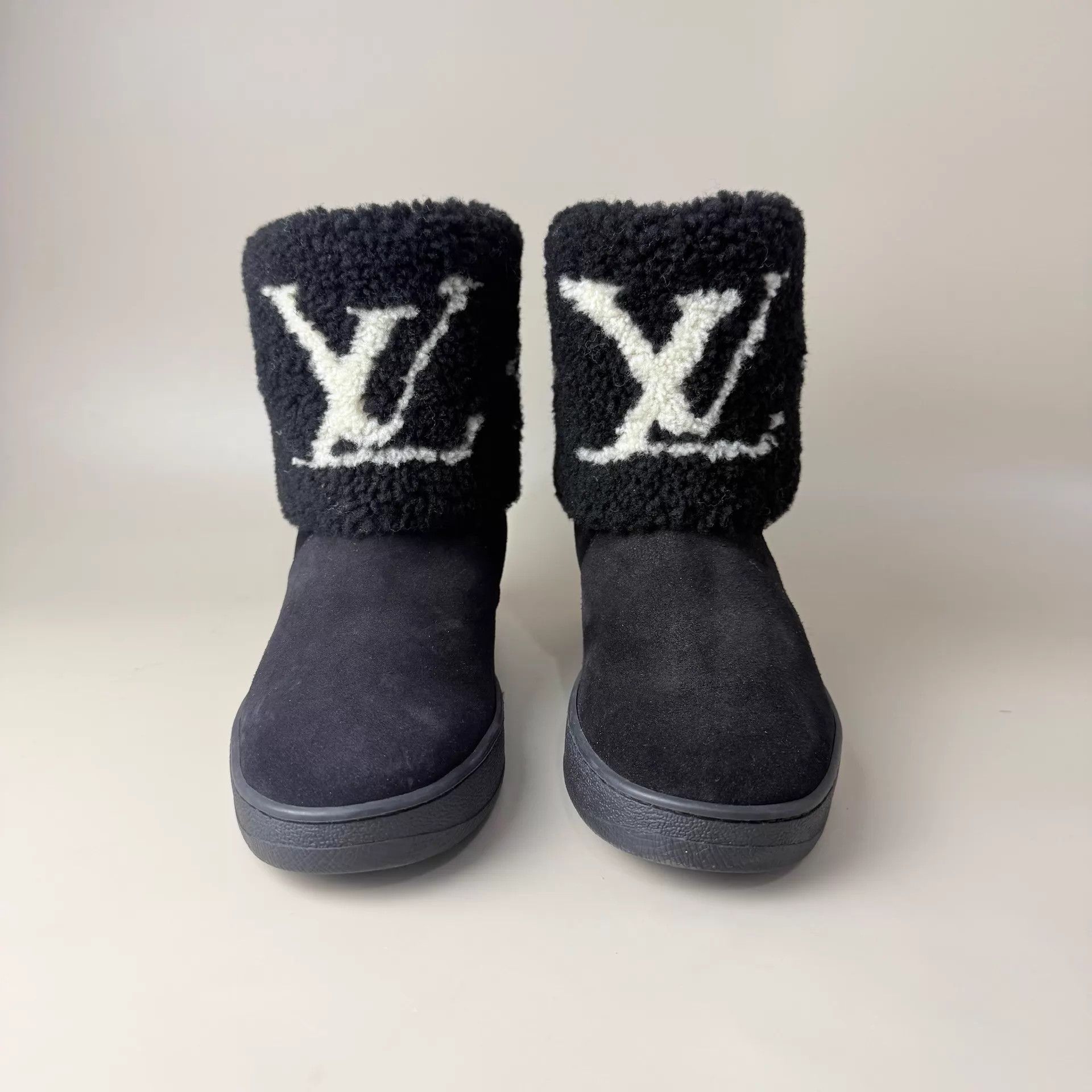 Louis Vuitton Louis Vuitton b&w teddy monogram short boots 35 99 new Size US 4.5 / IT 34.5 - 2 Thumbnail