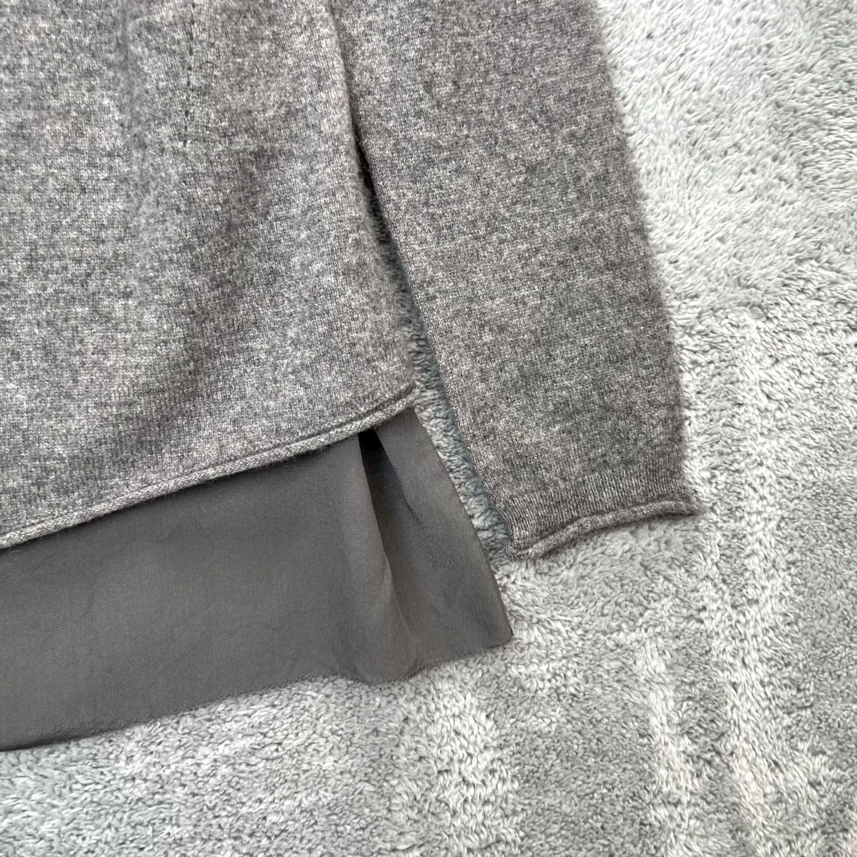 Acne Studios Acne Studios Sweater Womens Small Gray Cashmere V Neck Asymmetrical Silk Size S / US 4 / IT 40 - 2 Thumbnail