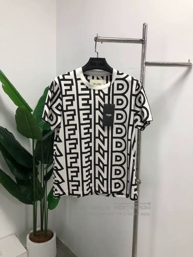 Fendi Fendi Embroidered Logo Short Sleeve T-Shirt - White Size S / US 4 / IT 40 - 1 Thumbnail