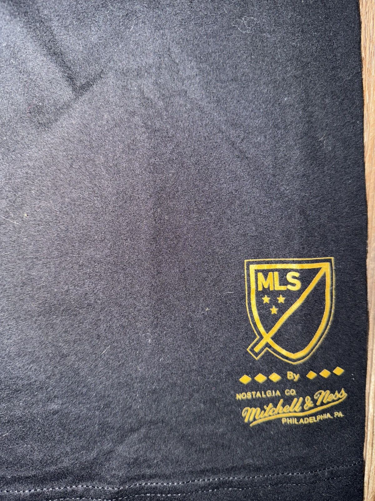 Mitchell & Ness LA Galaxy Mitchell & Ness Crewneck Mens Tee Large MLS Soccer Size US L / EU 52-54 / 3 - 3 Thumbnail